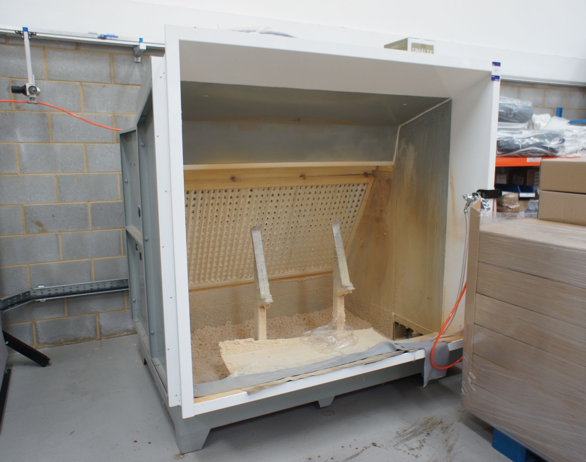 Foshan washing spray booth, with spray gun (Dimensions = 2300 x 2000 x 1650)