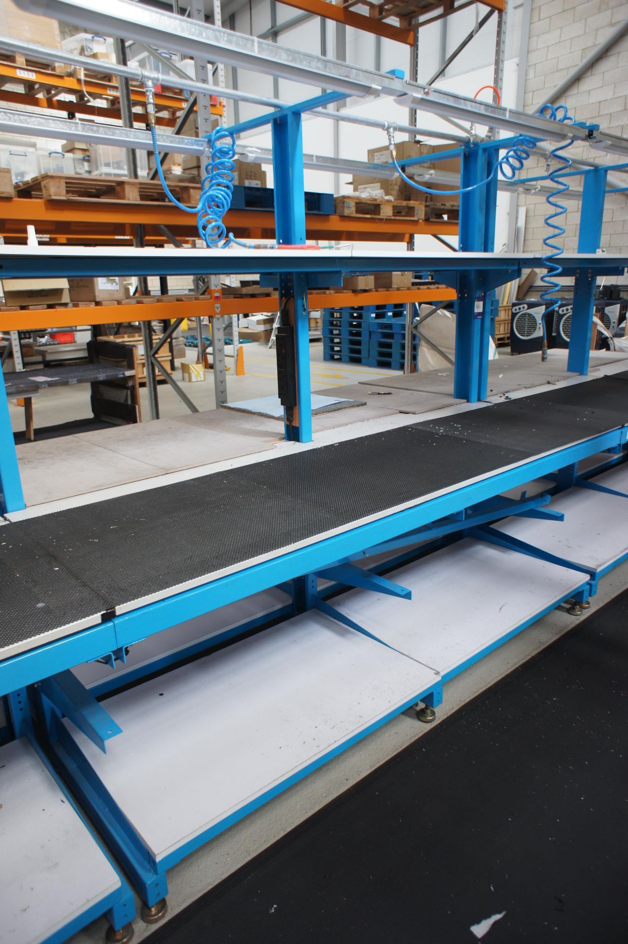 Double sided cantilever assembly bench, with integrated lighting (Approx. 2240 x 1500 x 2000), other - Image 3 of 3