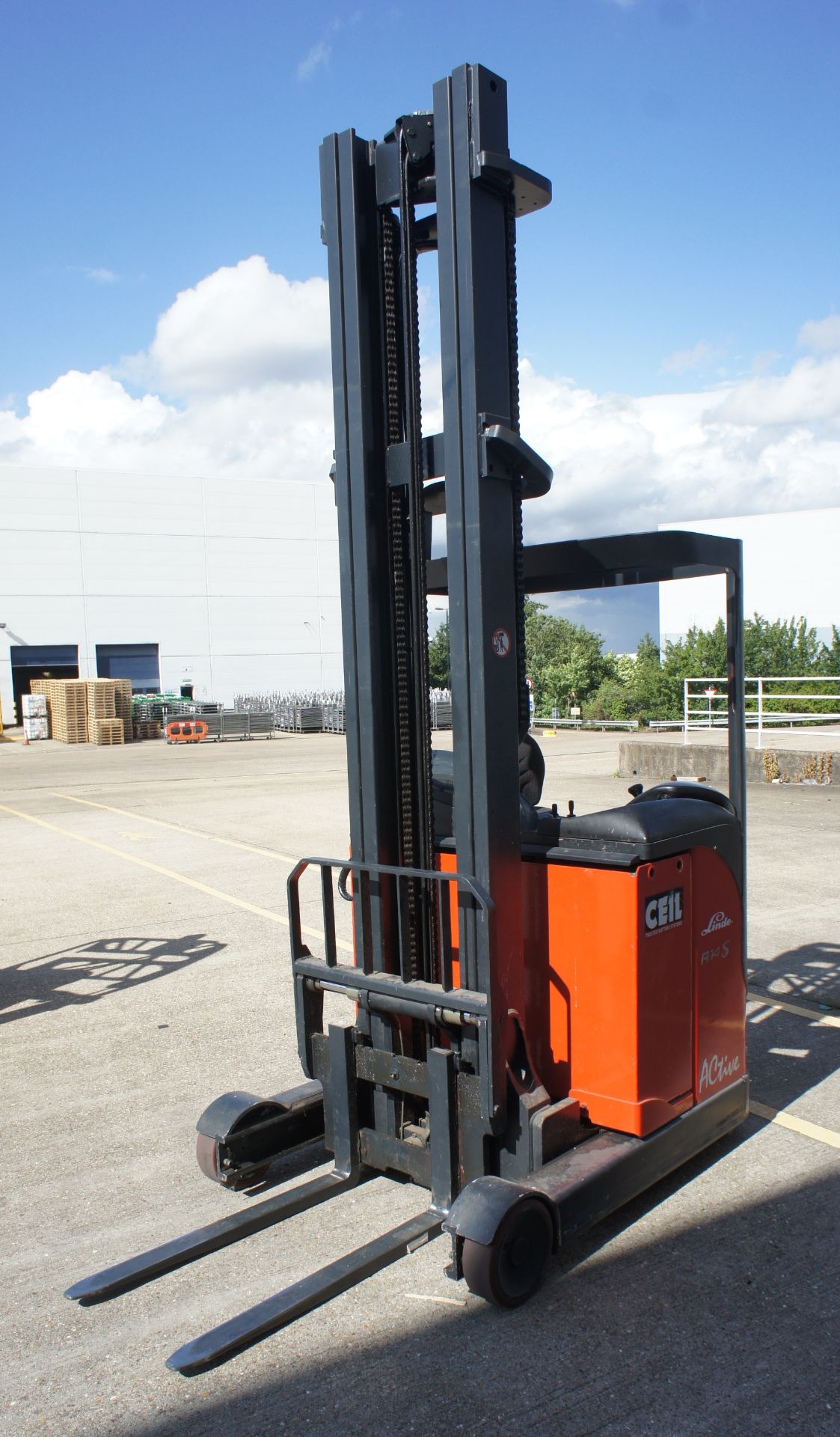 Linde R14S electric reach truck, Capacity 1400KG, Duplex mast, Hours 13944, Serial Number