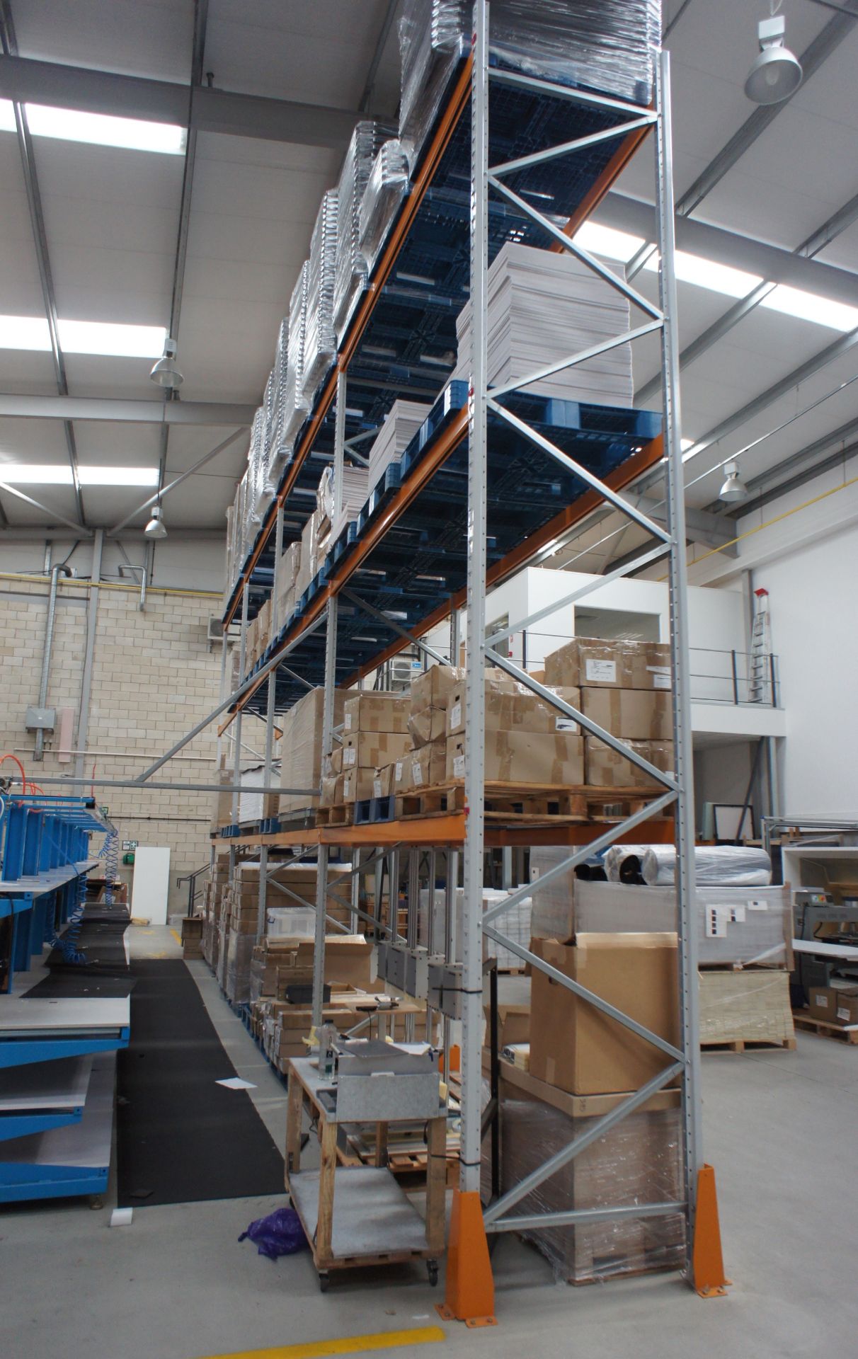 4 x Bays of Apex pallet racking, comprising 5 x uprights (6m x 1.1m), and 24 x crossbeams (3.3m) * - Image 3 of 3