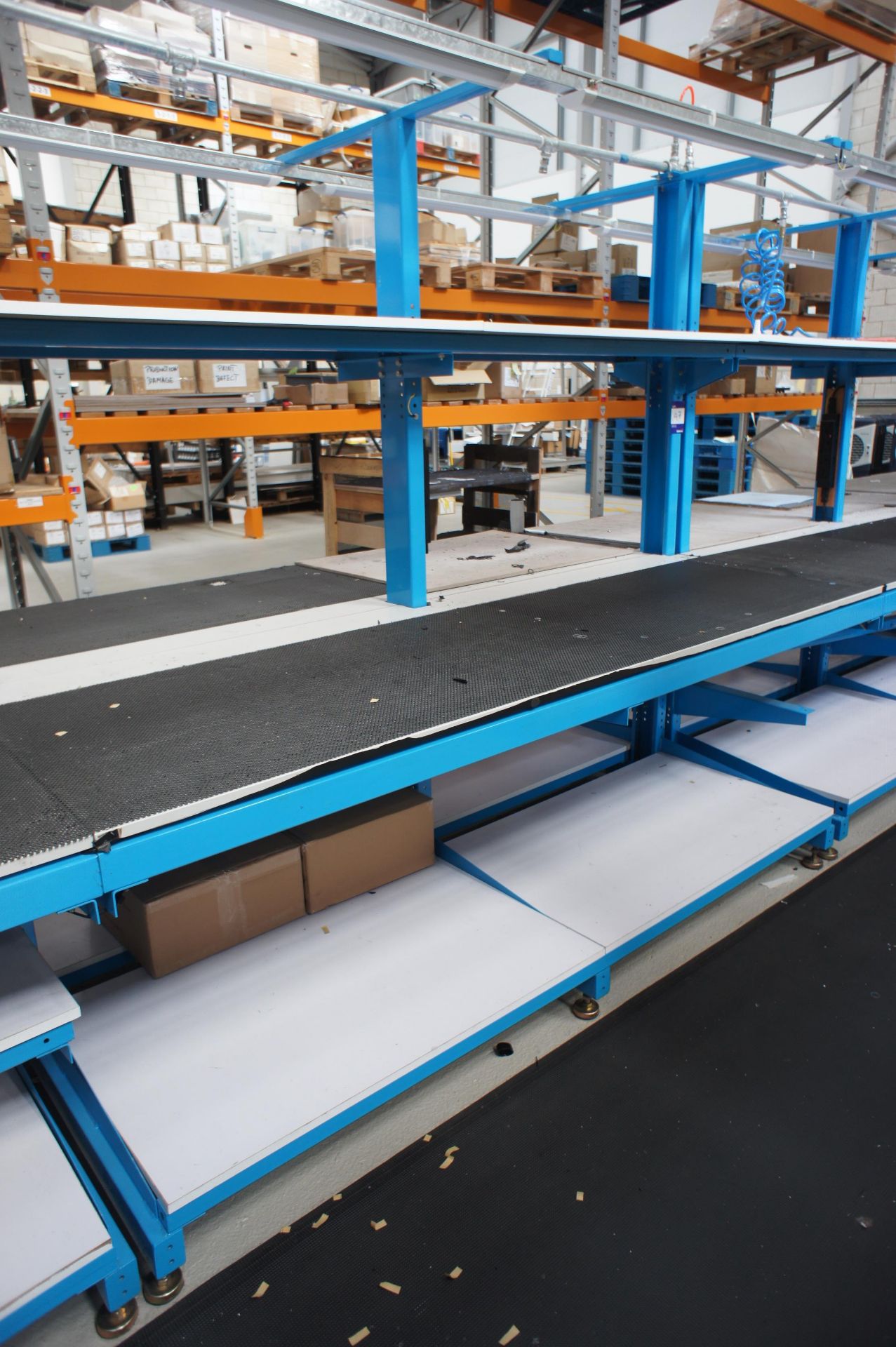 Double sided cantilever assembly bench, with integrated lighting (Approx. 2240 x 1500 x 2000), other - Image 3 of 3