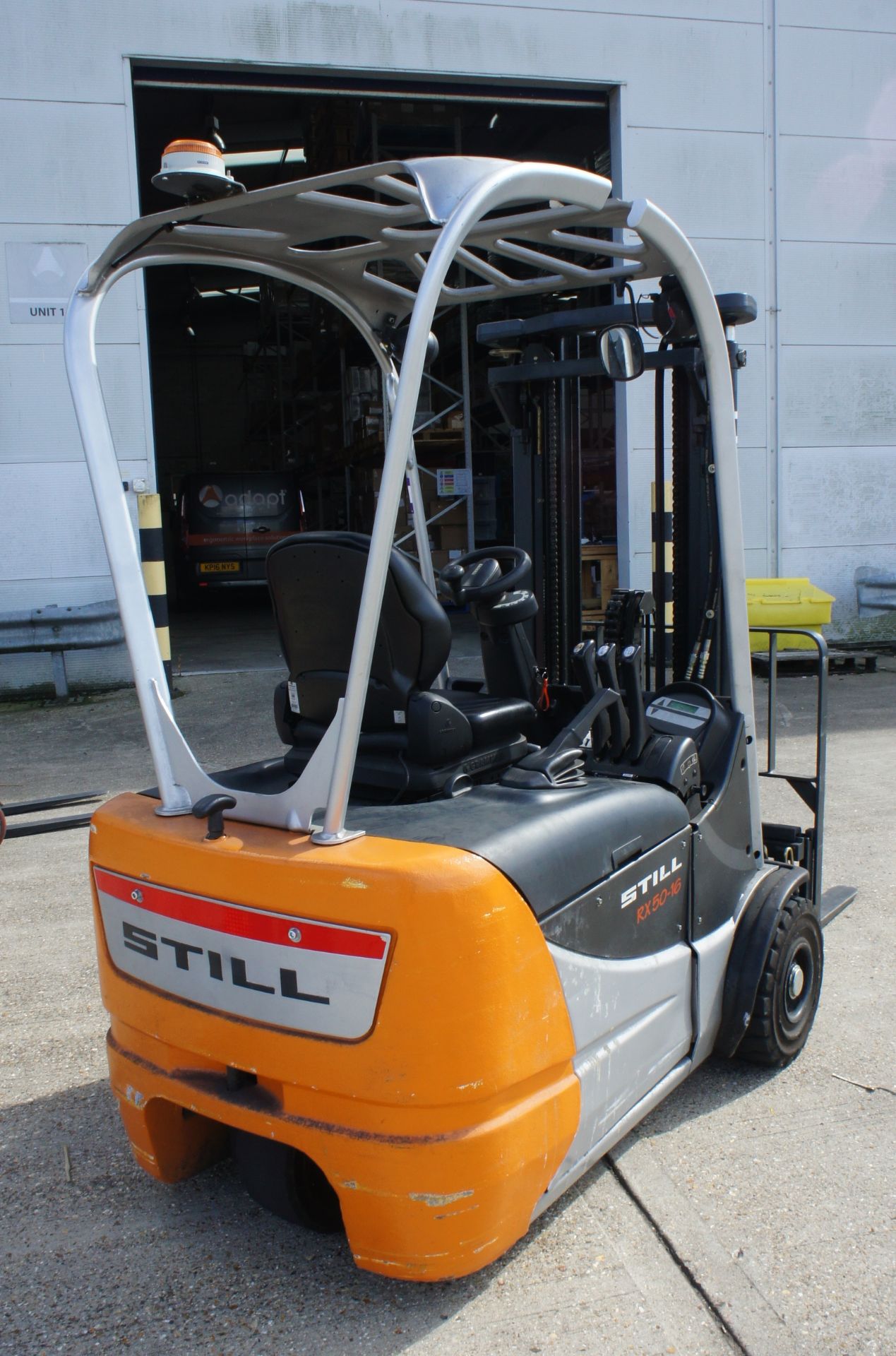 Still RX50-16 counterbalance electric forklift truck, Capacity 1600KG, Triple mast – closed height - Image 5 of 9