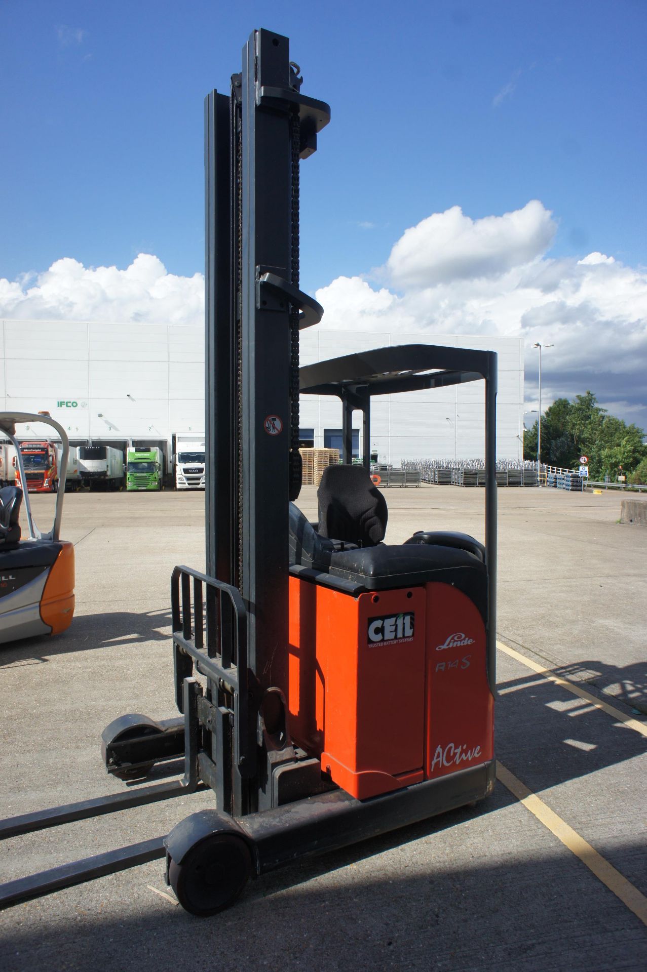 Linde R14S electric reach truck, Capacity 1400KG, Duplex mast, Hours 13944, Serial Number - Image 2 of 8