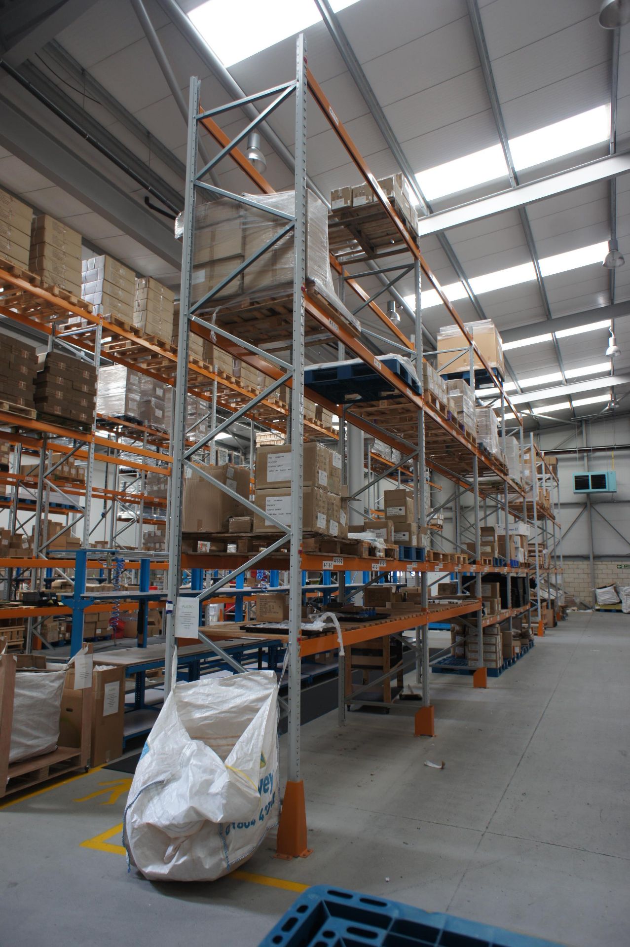 4 x Bays of Apex pallet racking, comprising 5 x uprights (6m x 1.1m), and 32 x crossbeams (3.3m) * - Image 2 of 2