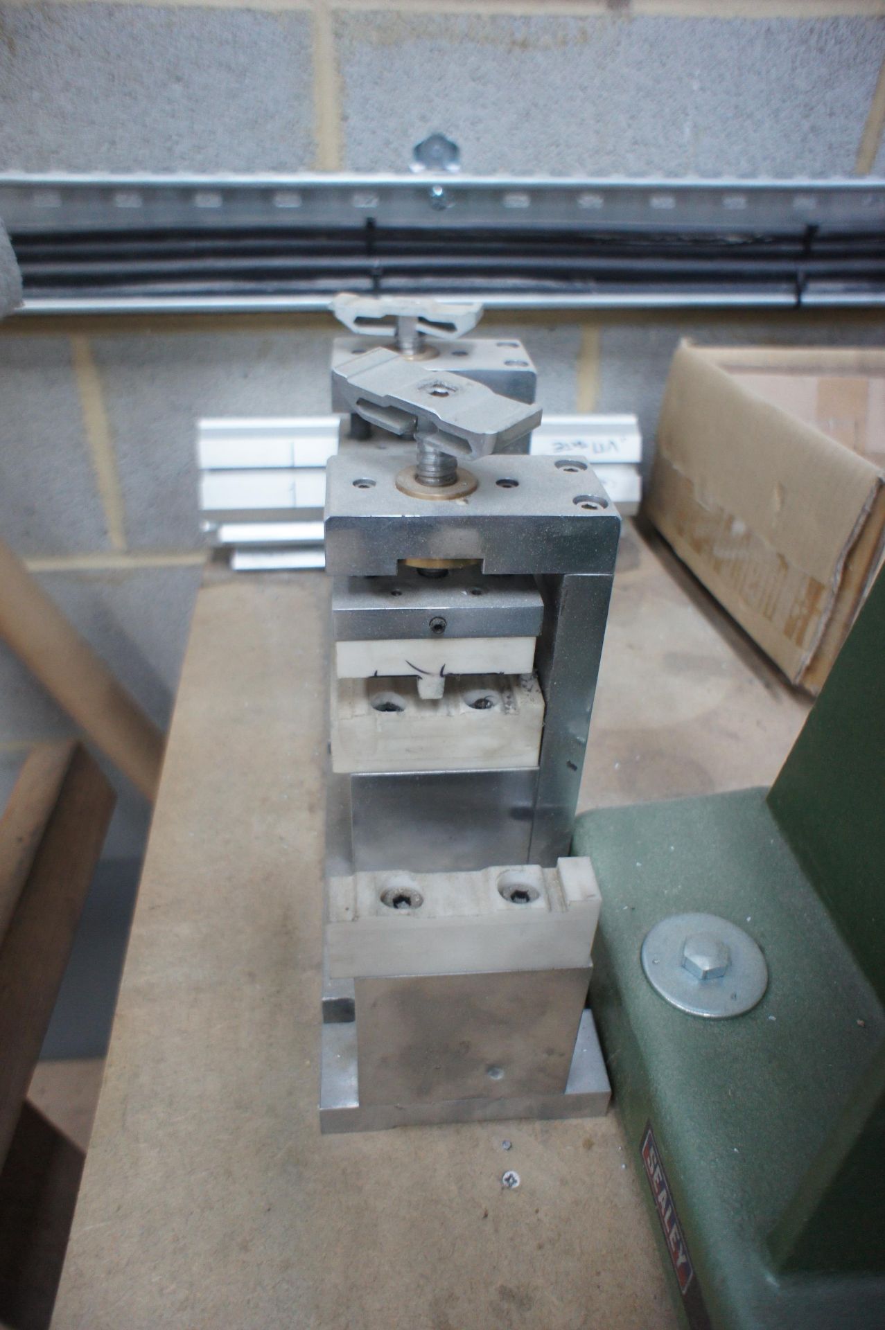 Sealey PK1000V2 hand press, with tooling - Image 3 of 3