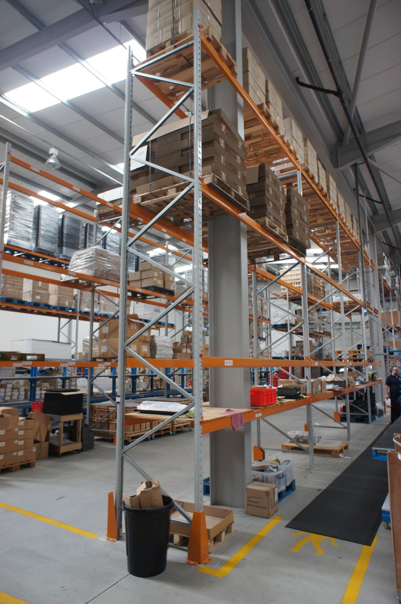 4 x Bays of Apex pallet racking, comprising 5 x uprights (6m x 1.1m), and 32 x crossbeams (3.3m) * - Image 2 of 2
