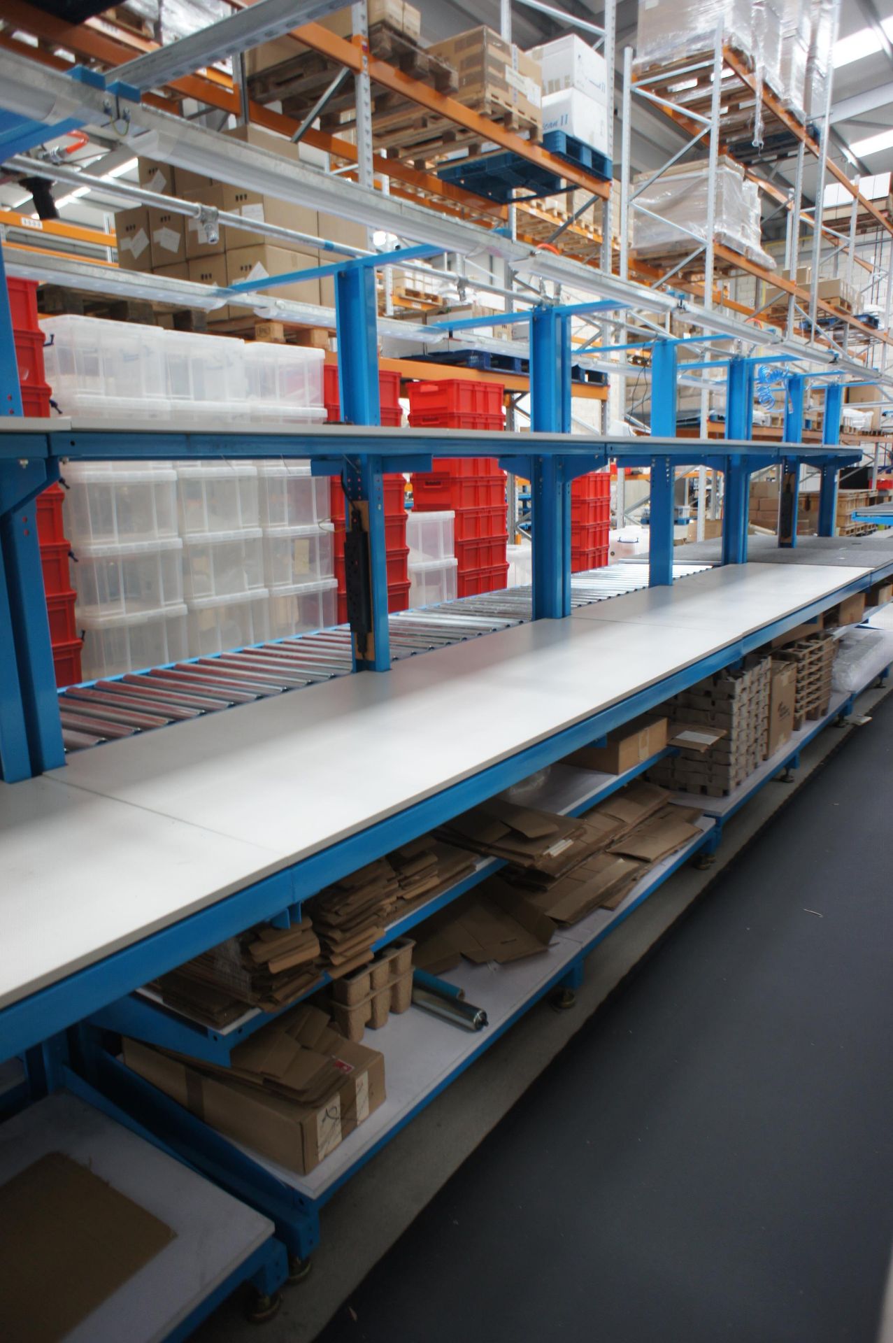 Double sided assembly station, comprising 4 x various worktables and roller conveyor (4.4m x 690mm), - Image 4 of 4