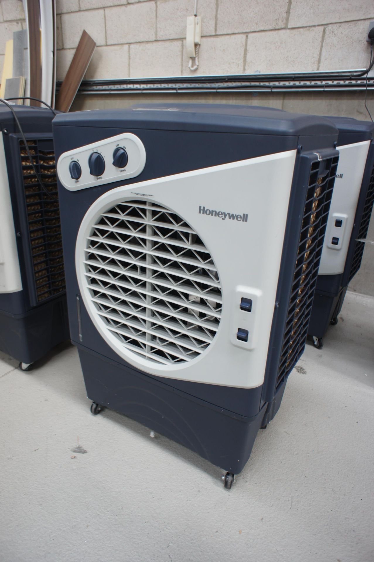 Honeywell CO60PM mobile evaporative air cooler, 240V - Image 3 of 3