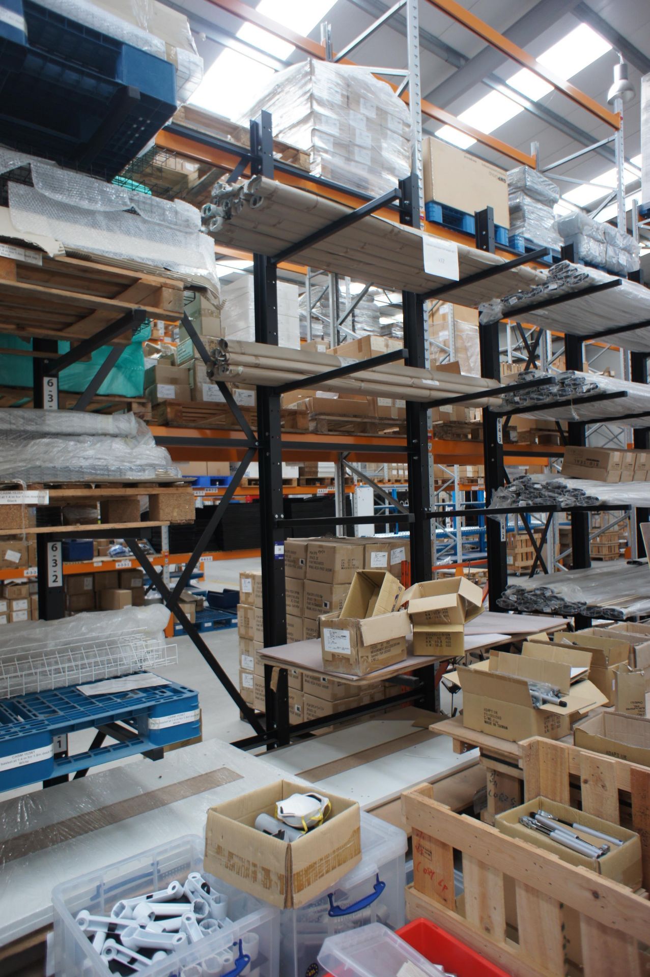 Sec storage cantilever 5 tier stock racking, Capacity 75KG per arm, Approx. 2.5 x 4m (Purchaser to - Image 2 of 3