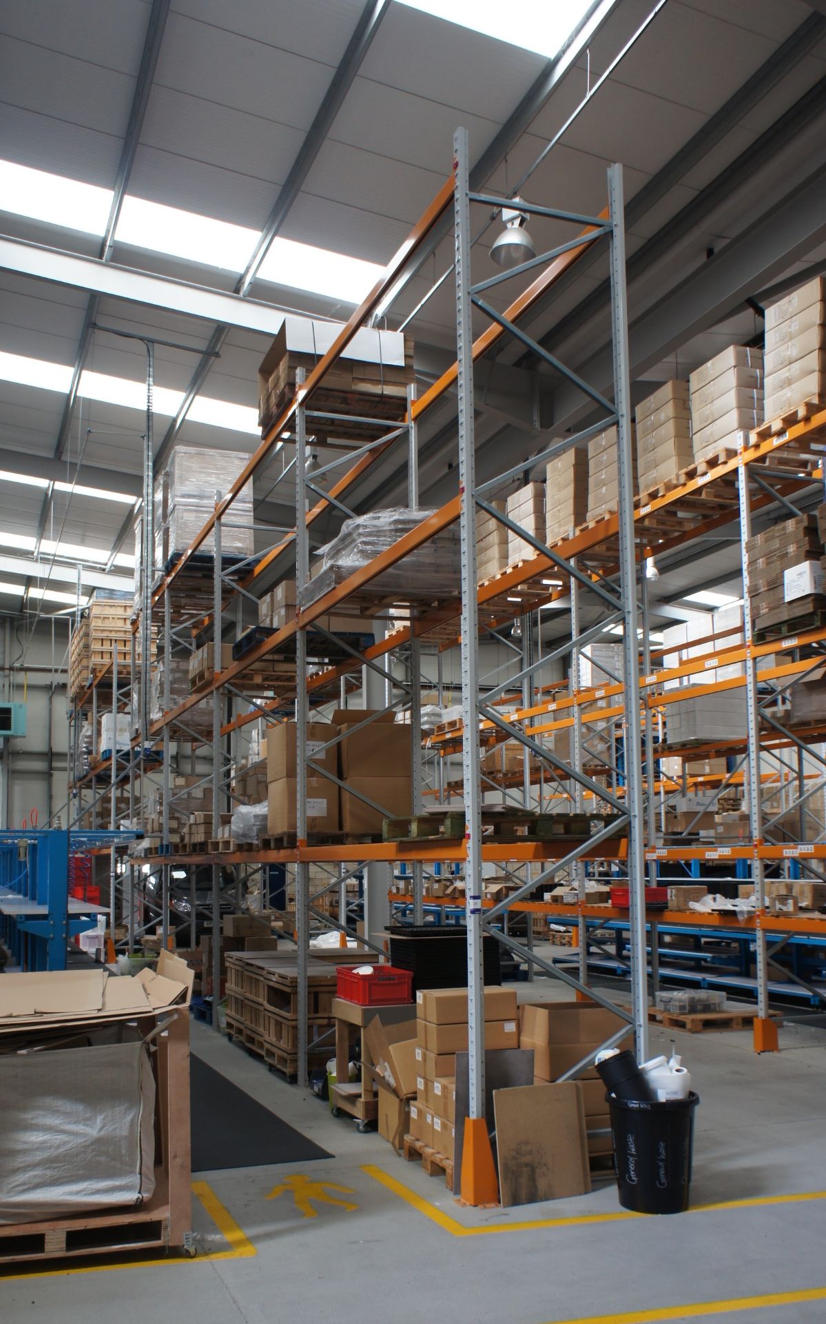 4 x Bays of Apex pallet racking, comprising 5 x uprights (6m x 1.1m), and 24 x crossbeams (3.3m) *