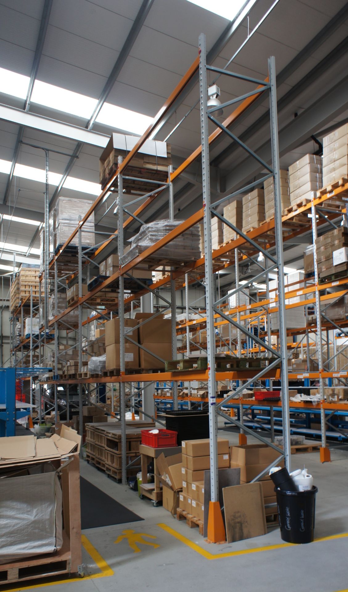 4 x Bays of Apex pallet racking, comprising 5 x uprights (6m x 1.1m), and 24 x crossbeams (3.3m) * - Image 2 of 3