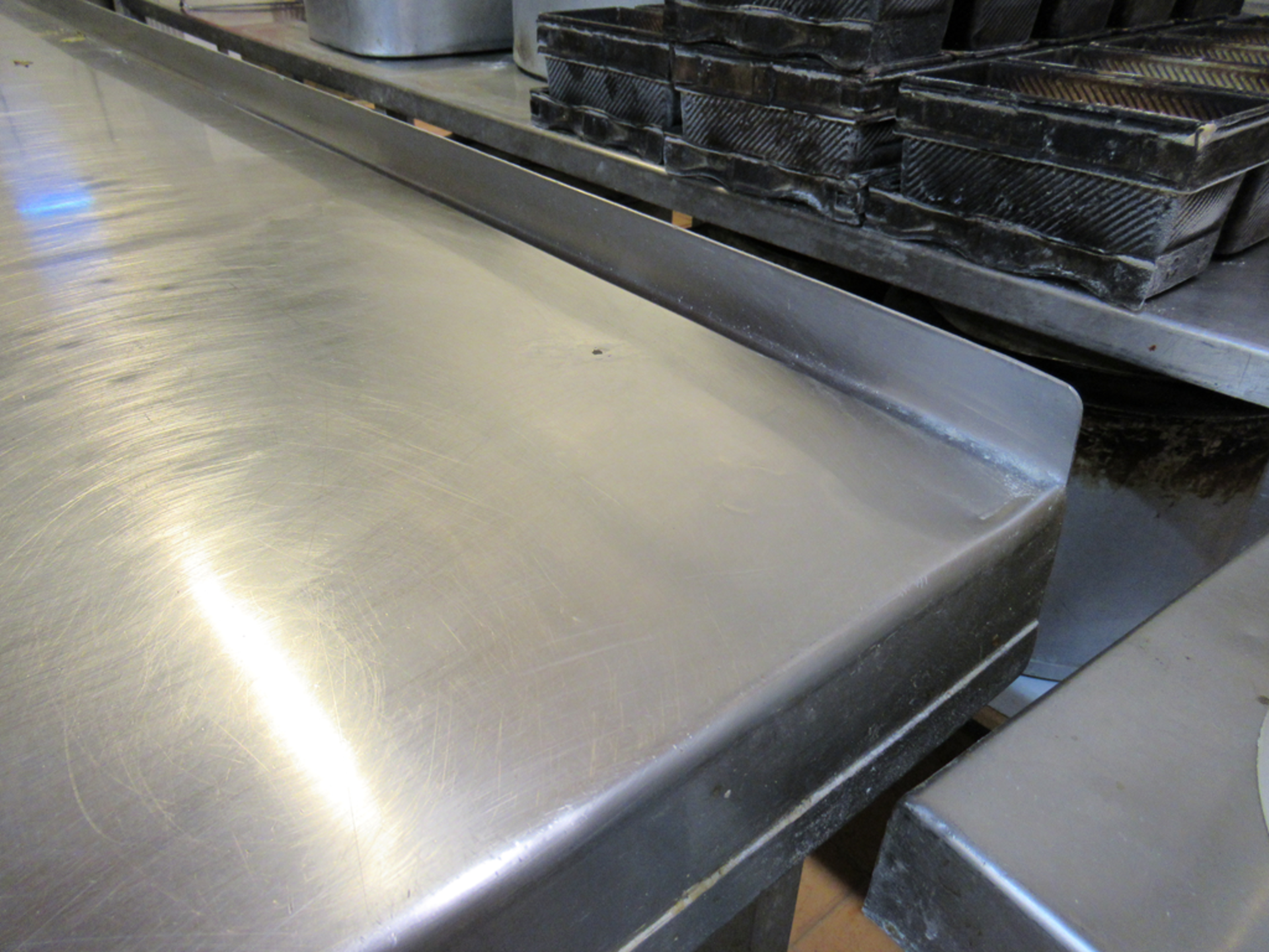 Arge SS Topped Mobile Prep Table 3030 x 920 x 930mm High with Aluminium & S/S Base - Image 2 of 3