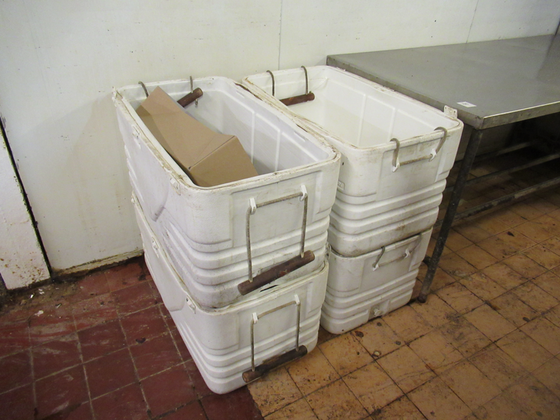 S/S Topped Table 1760 x 840 x 840mm High & 4 x Insulated Fish Boxes (No lids) - Image 2 of 2