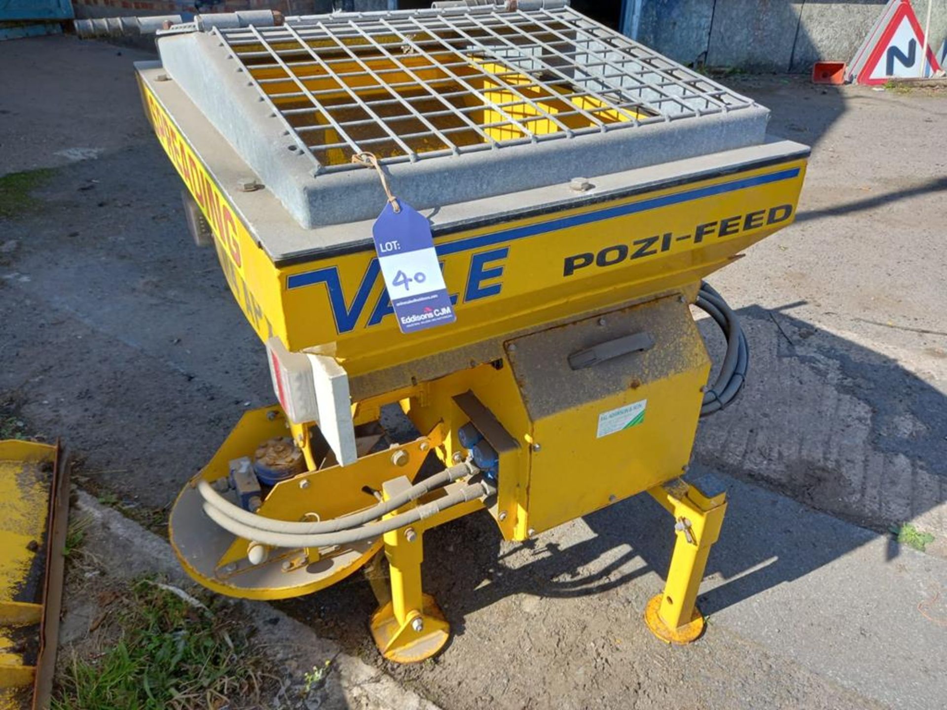 Vale POZI-FEED Mounted Gritter - Image 2 of 4