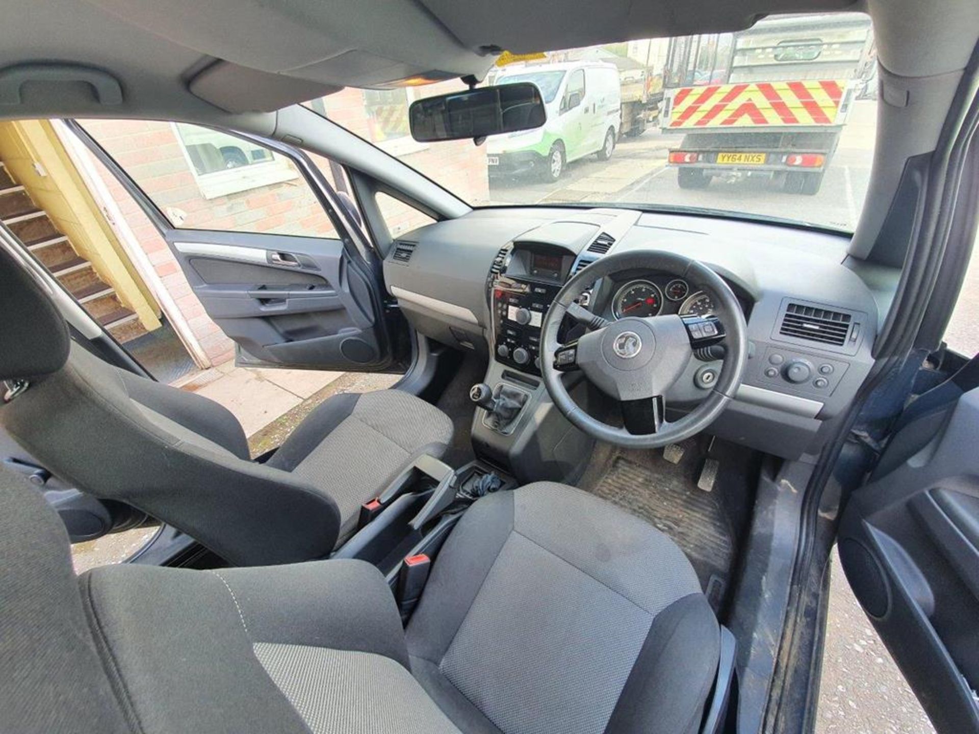 Vauxhall Zafira Diesel MPV - Image 17 of 18