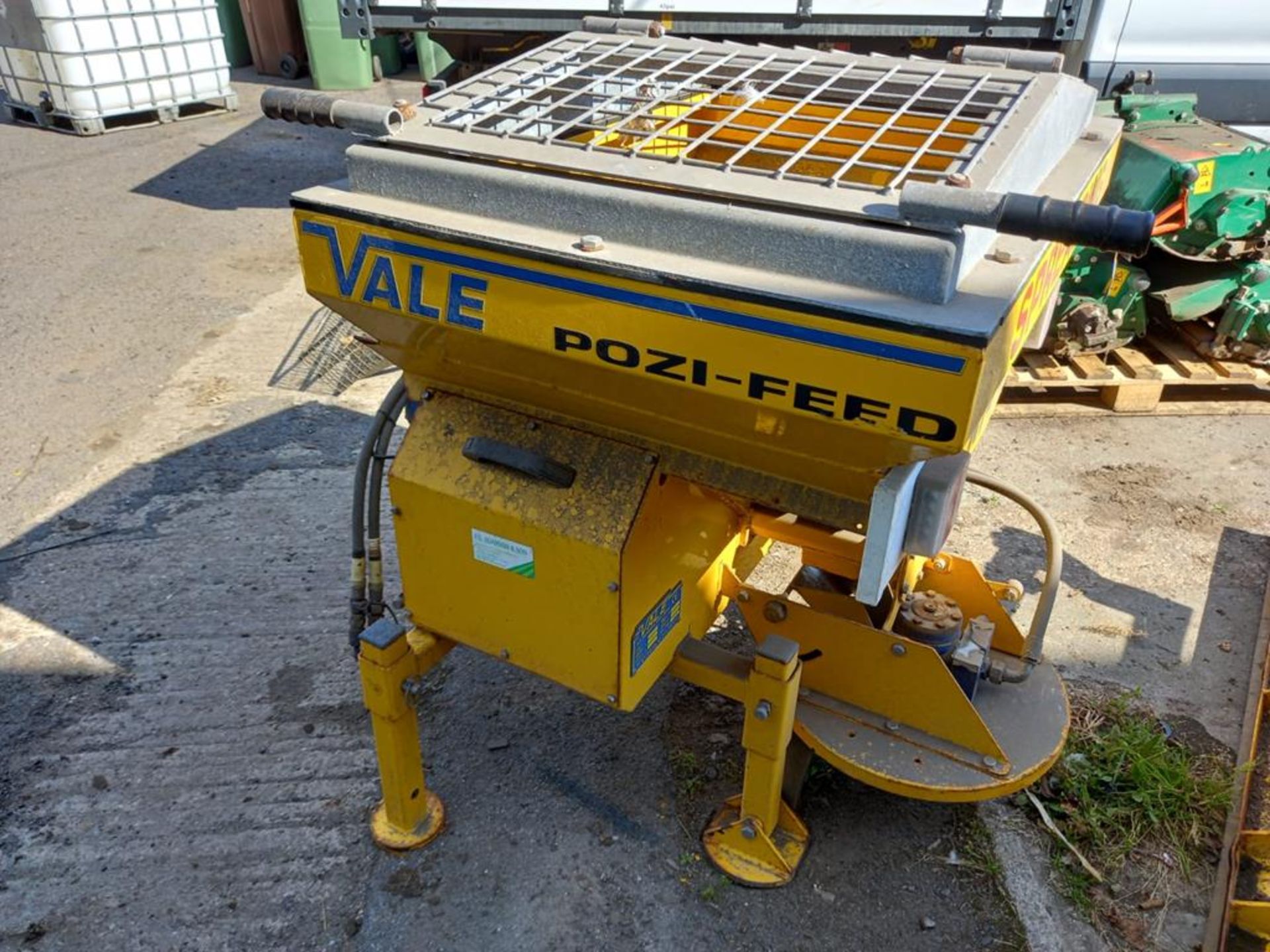 Vale POZI-FEED Mounted Gritter - Image 4 of 4