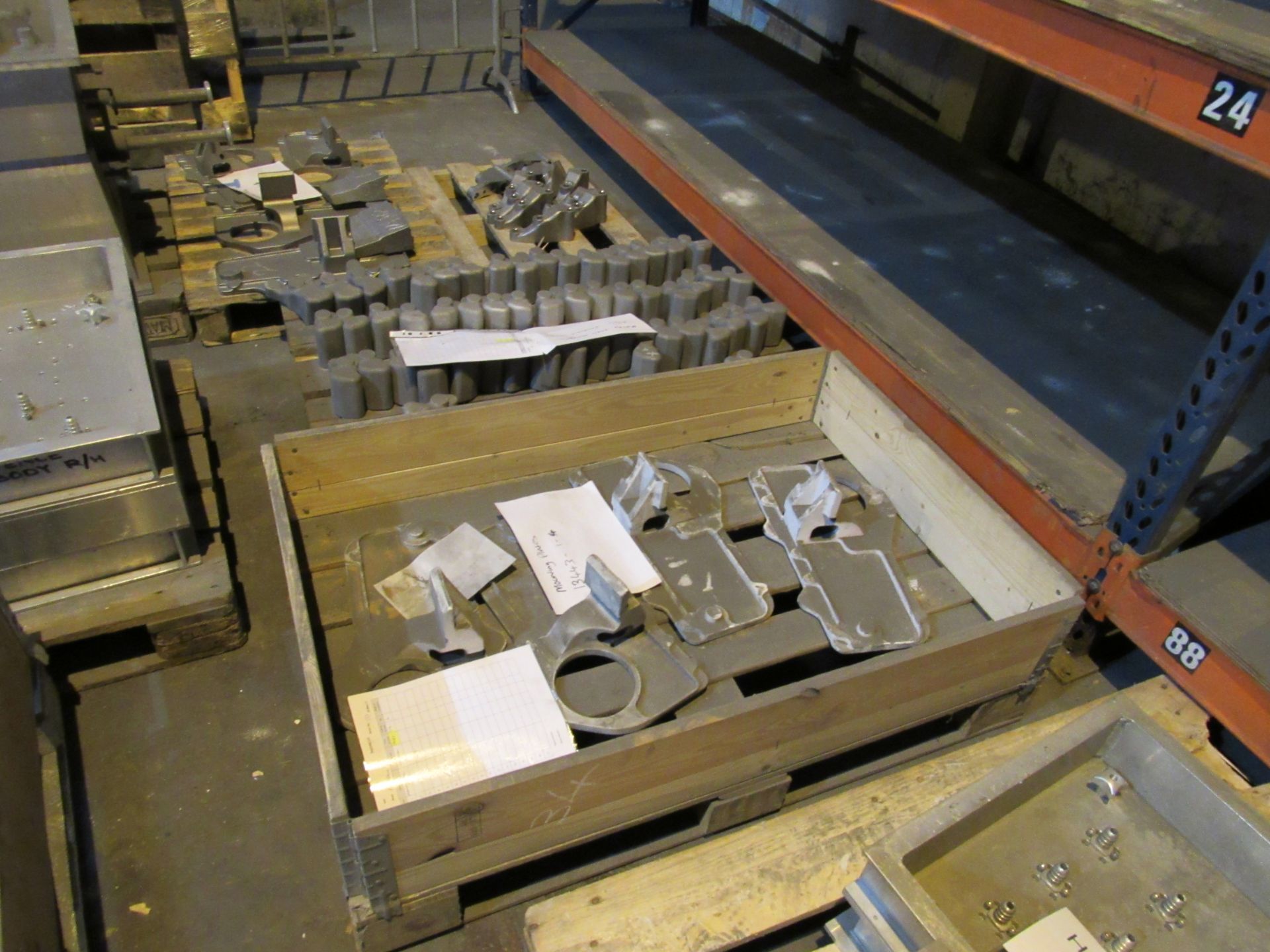 Quantity of various steel castings, on approx. 10 pallets