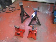 4 Various Axel Stands. Please Note this lot is located in Bradford and collection is on Monday 23