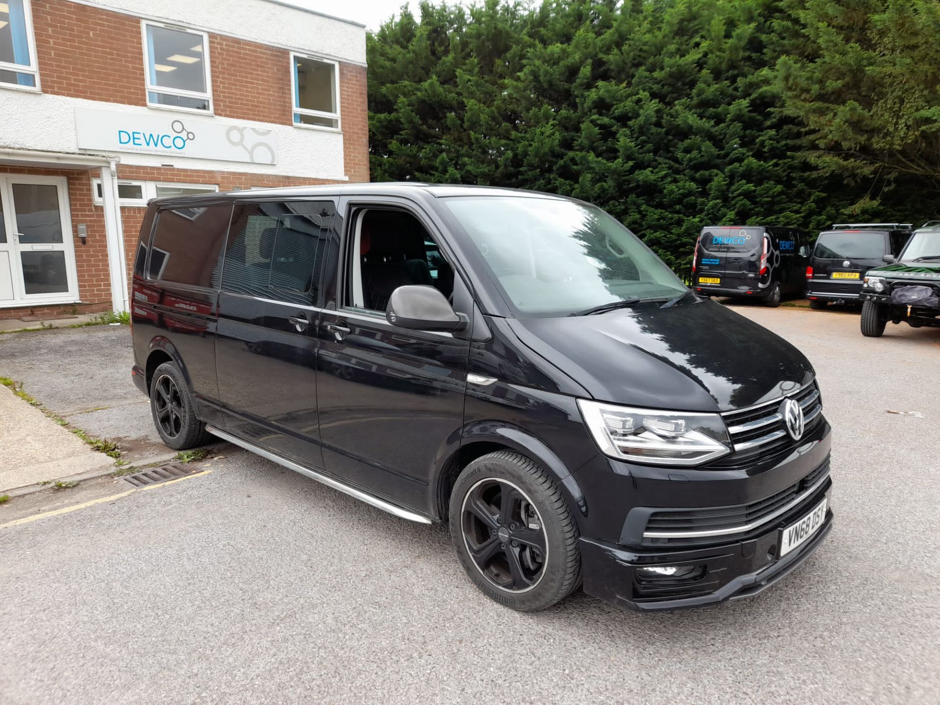 Volkswagen Transporter T32 LWB Diesel 2.0 BiTDi BMT 204 Sportline Kombi Van DSG, registration VN68 - Image 7 of 36