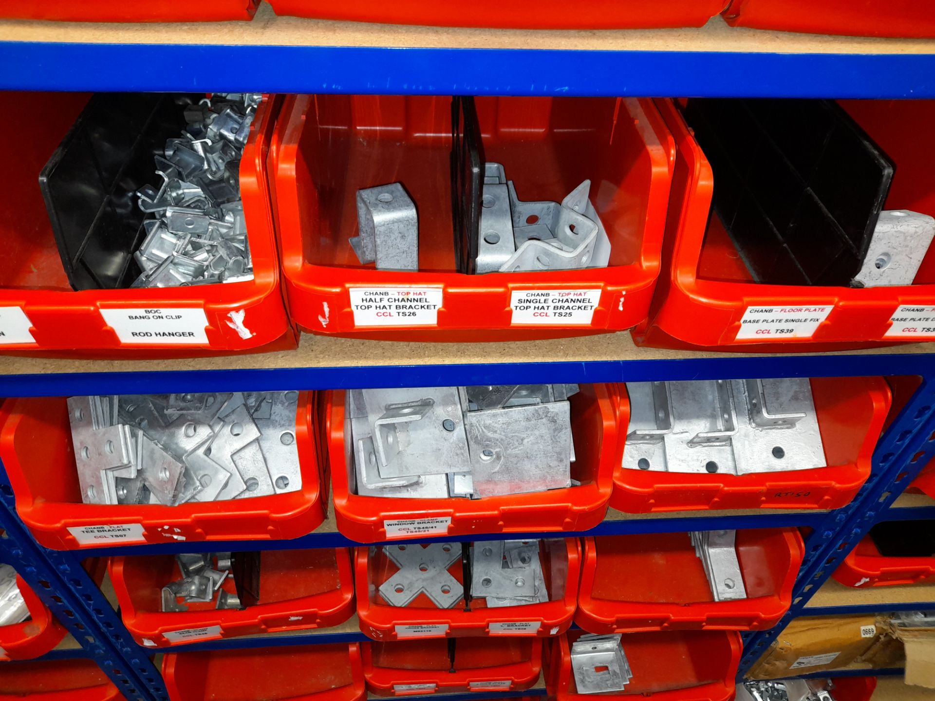 Large Quantity of stock to 13 bays, bolts, nuts, clamps, bracketry, fittings, washers, plastic - Image 30 of 41