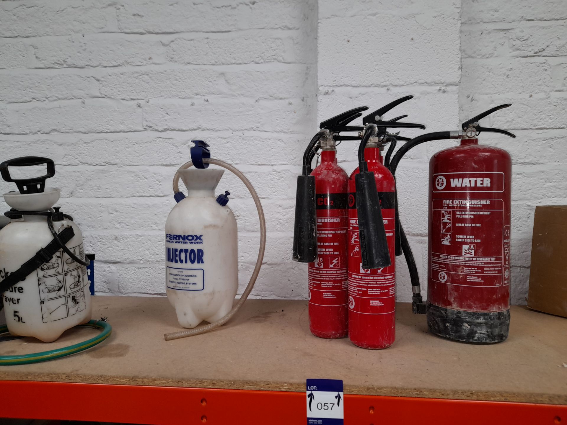 2 5Ltr Spray Bottles, 1 Water & 4 x CO2 Fire Extinguishers