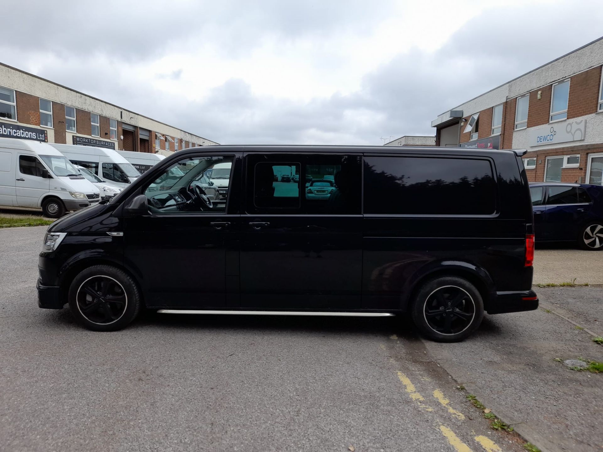 Volkswagen Transporter T32 LWB Diesel 2.0 BiTDi BMT 204 Sportline Kombi Van DSG, registration VN68 - Image 2 of 36