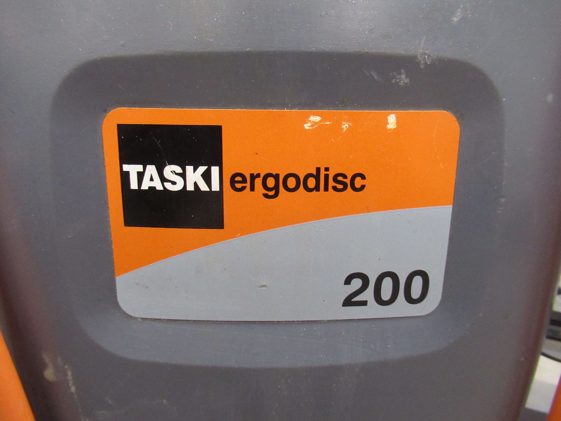 Taski Ergodisc floor cleaner 240v - Image 2 of 4