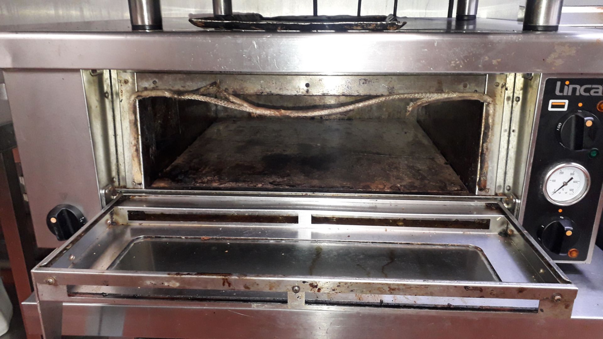 Lincat electric counter top Pizza Oven on stainless steel stand - Image 3 of 4