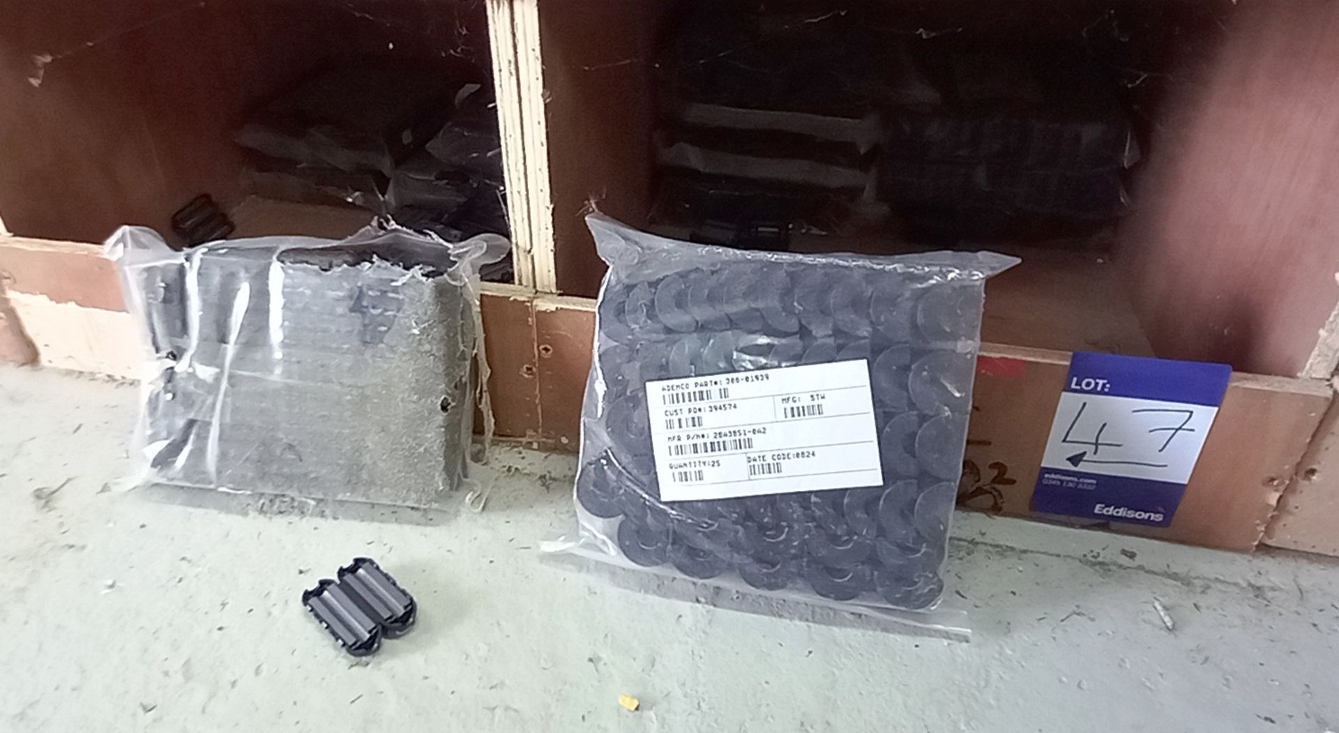 Quantity of Ferite clip on loom components, approx