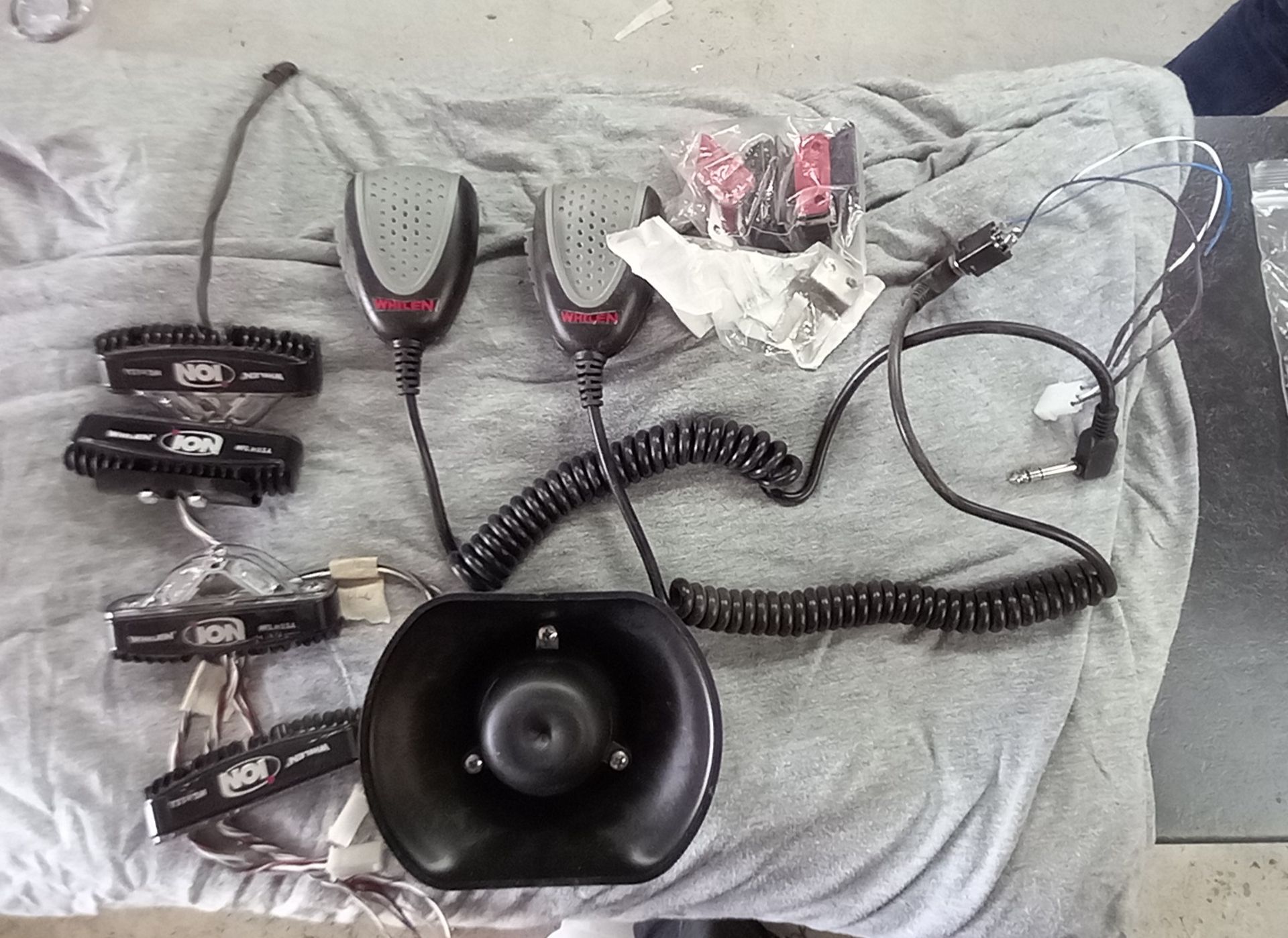 Assortment of Whelen equipment, to include bi-on l - Image 2 of 2