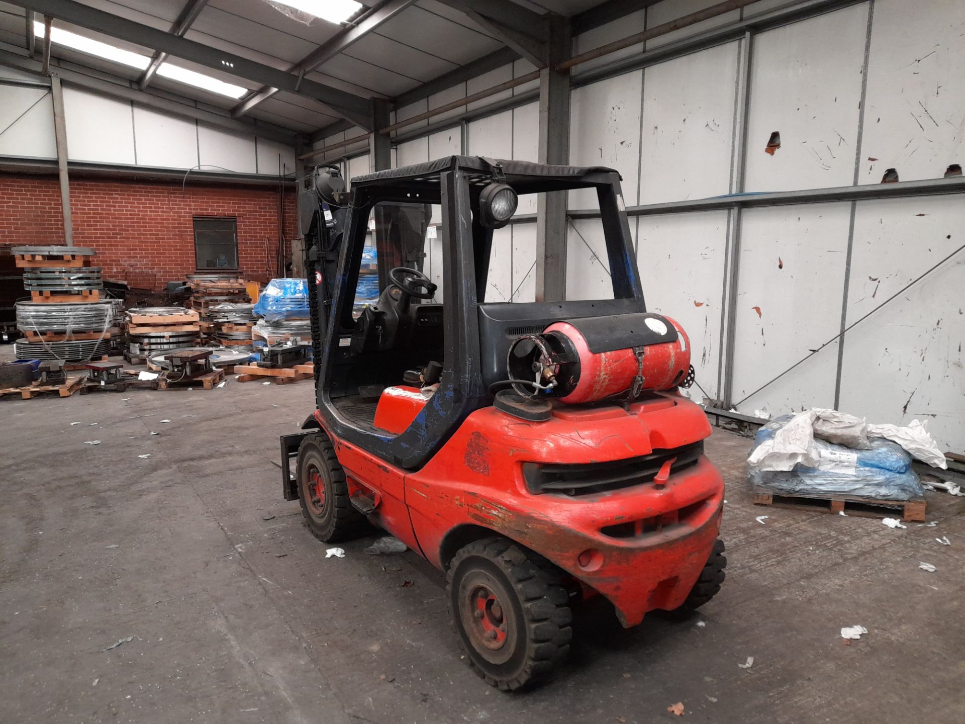 Linde H25T-02 LPG Forklift Truck, 2500kg Capacity, Triple Mast, Side Shift, Lift Height 3925mm, - Image 3 of 9