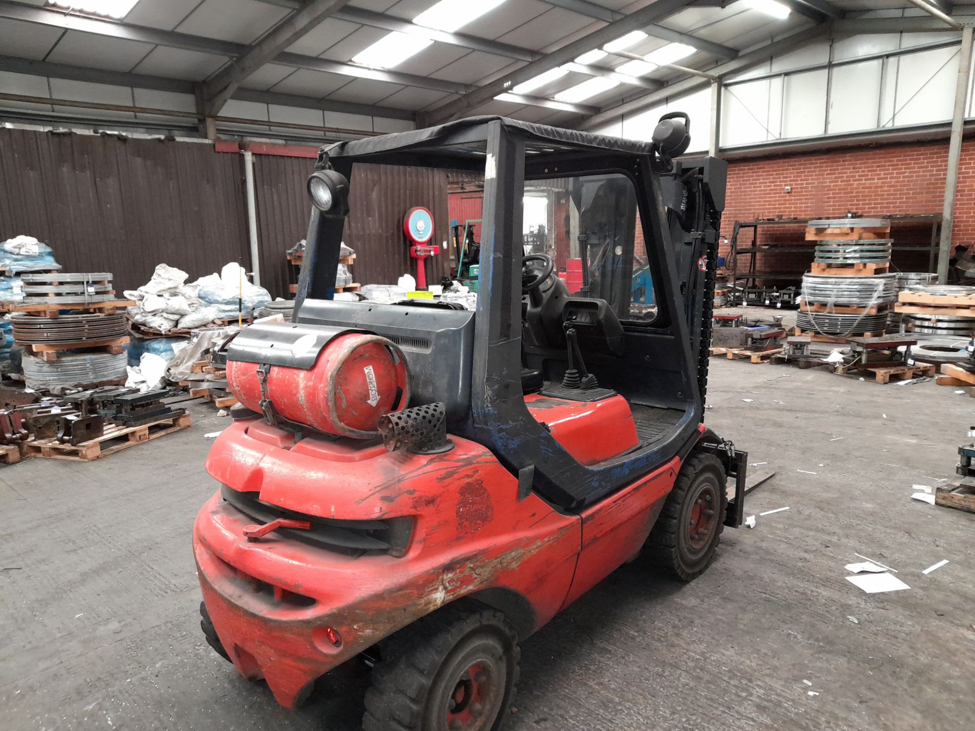 Linde H25T-02 LPG Forklift Truck, 2500kg Capacity, Triple Mast, Side Shift, Lift Height 3925mm, - Image 4 of 9