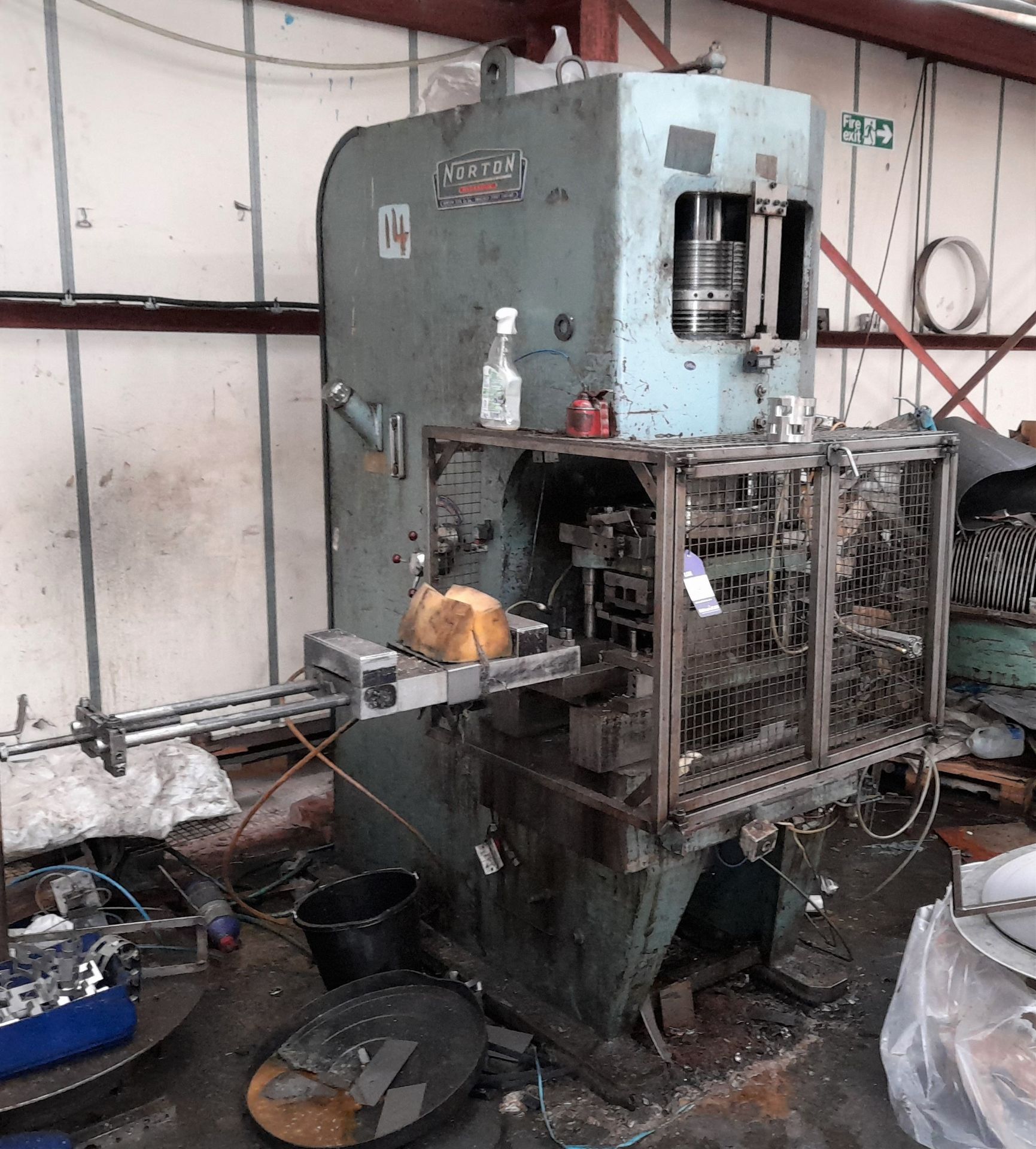 Norton Hydraulic Down Stroking Press with 3.5in Pa