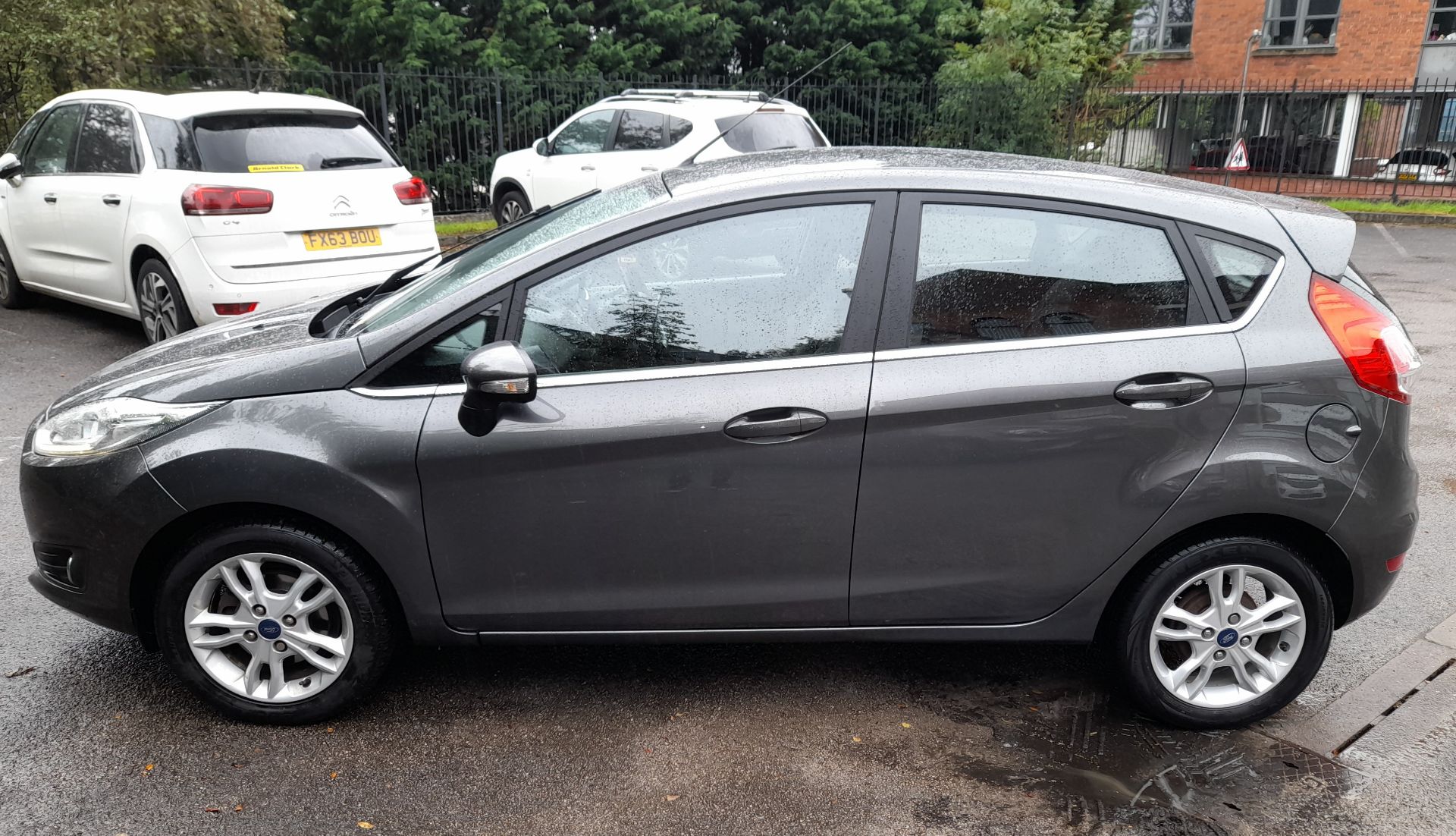 Ford Fiesta Zetec 5 Door Hatchback, registration C - Image 2 of 13