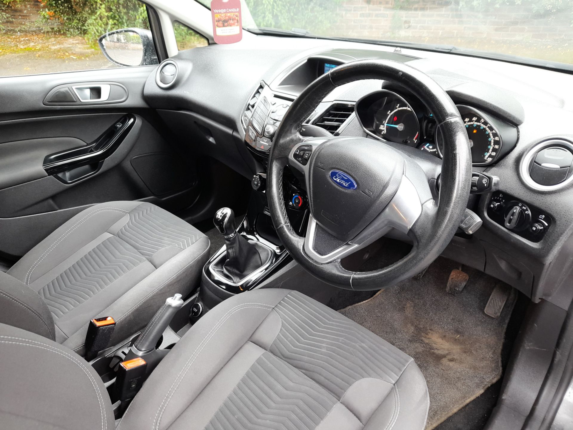 Ford Fiesta Zetec 5 Door Hatchback, registration C - Image 9 of 13