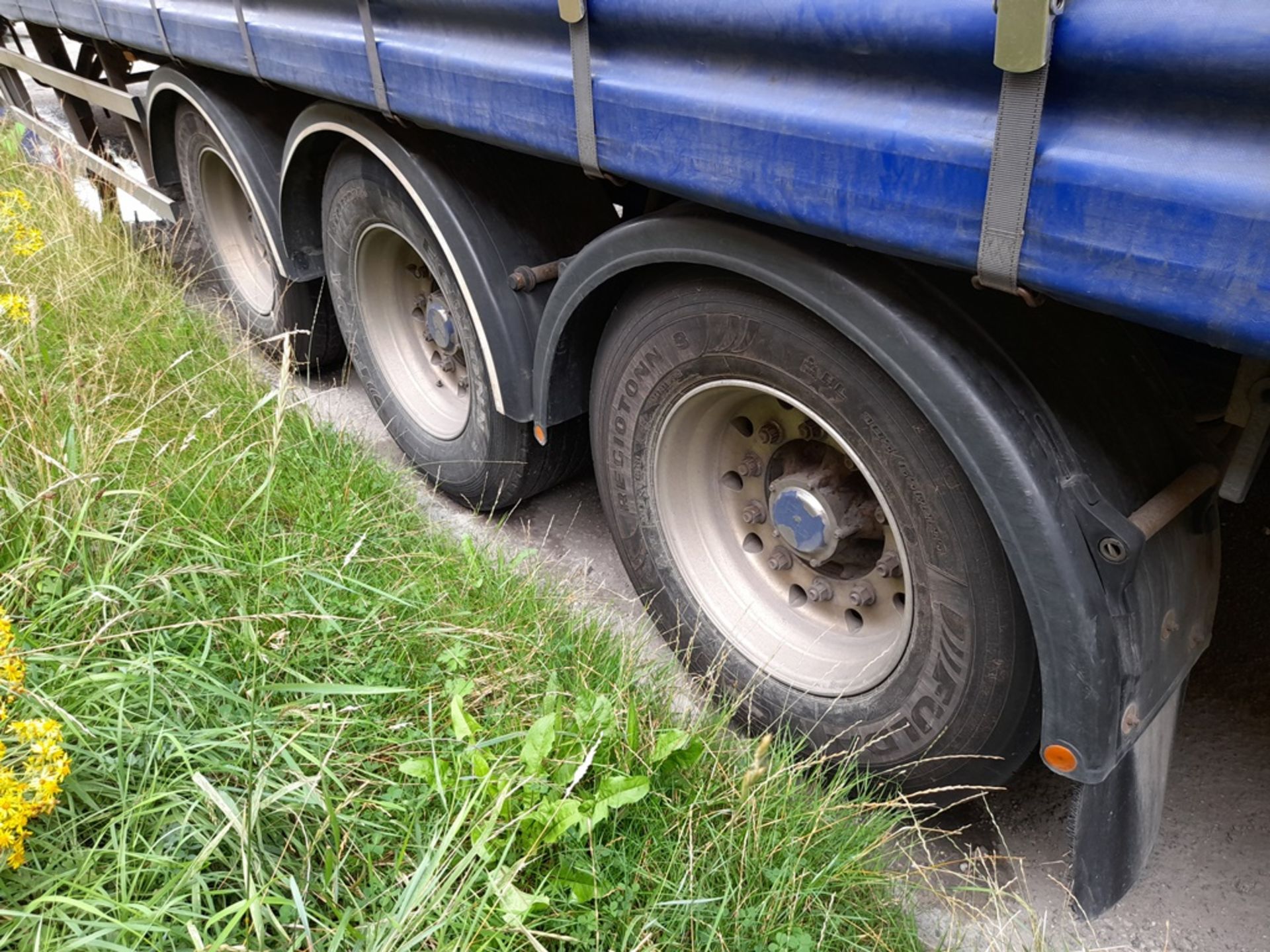 SDC 44' triaxle curtain side trailer with barn doo - Image 12 of 15