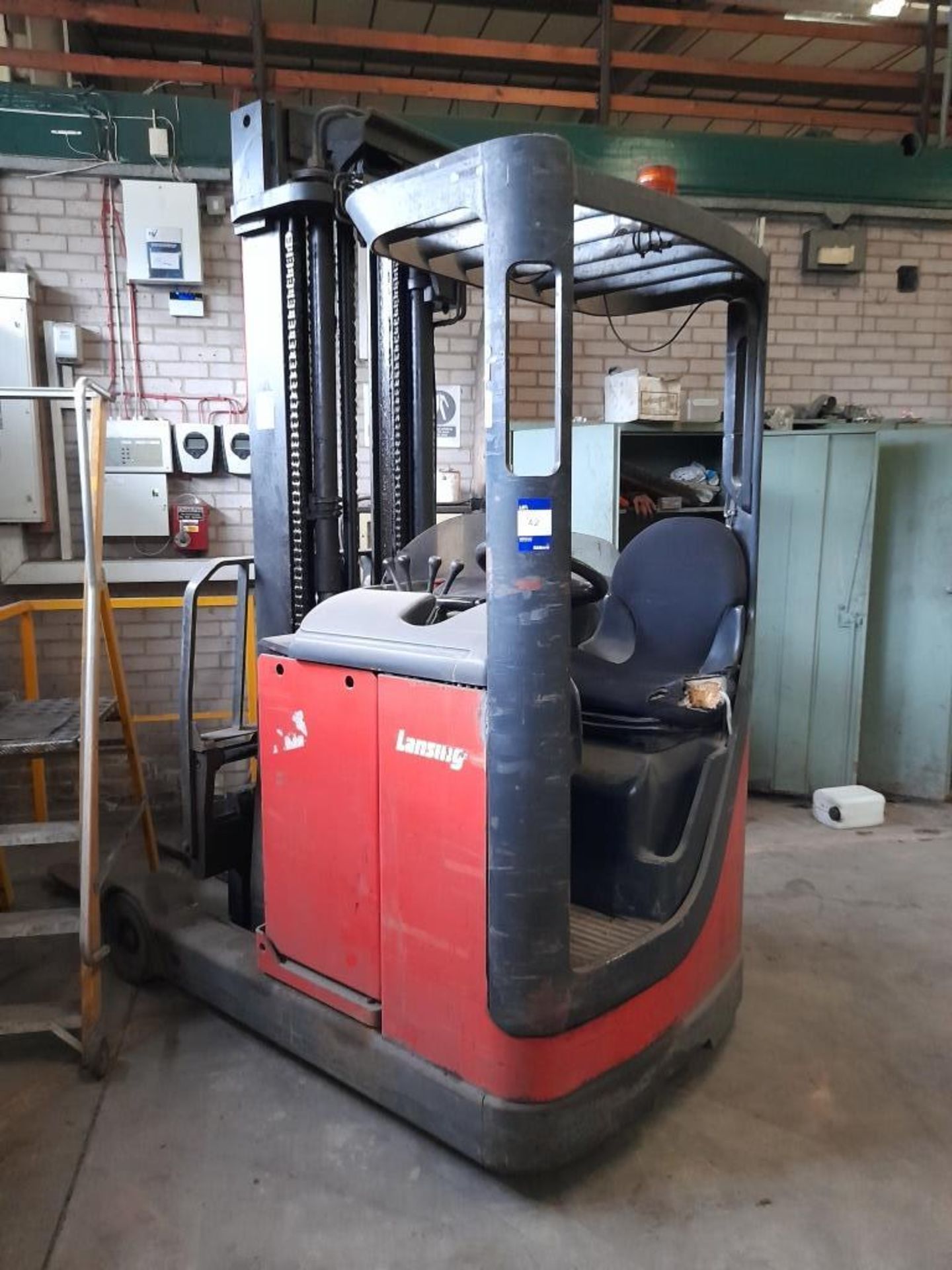 Lansing Linde R16N 1,600kg electric reach truck, S/N 113H07003116, Year 1997, thorough examination