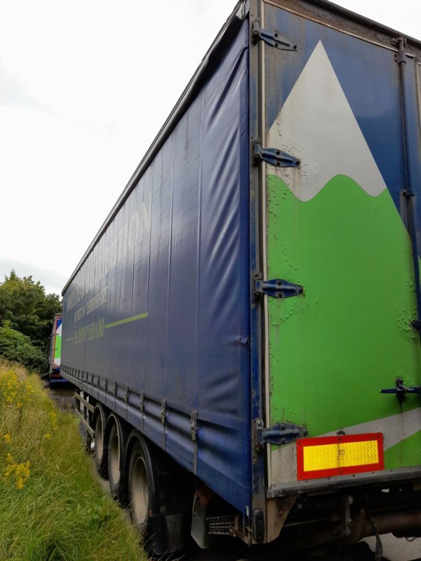 SDC 44' triaxle curtain side trailer with barn doo - Image 11 of 15