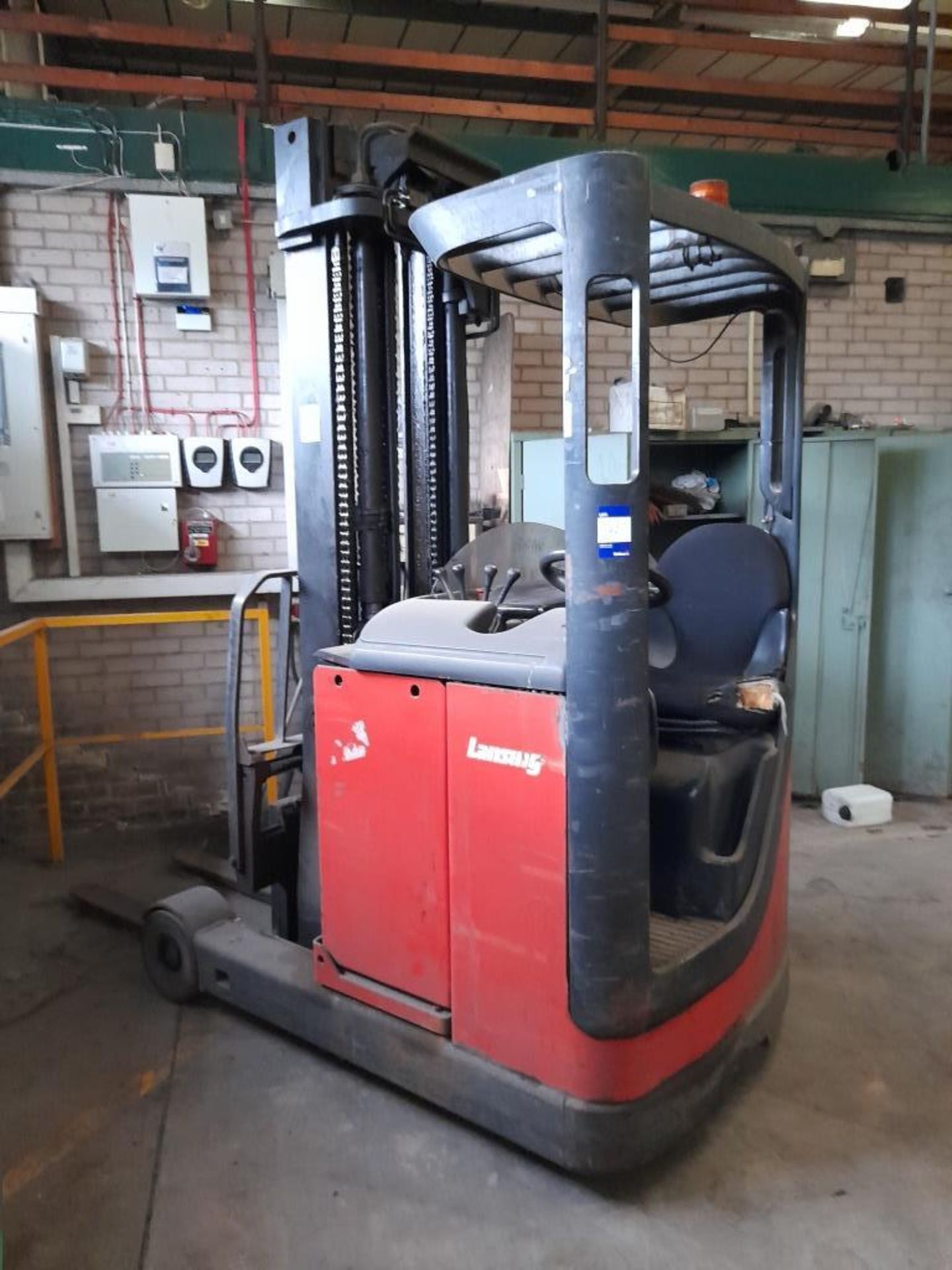 Lansing Linde R16N 1,600kg electric reach truck, S/N 113H07003116, Year 1997, thorough examination - Image 2 of 10