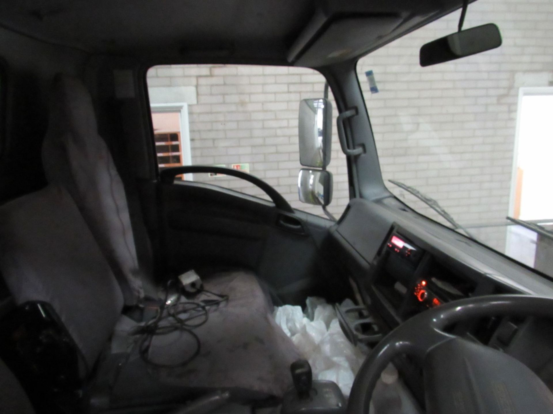 Isuzu Forward N75.190E 7.5T GVW chassis day cab, E - Image 15 of 16