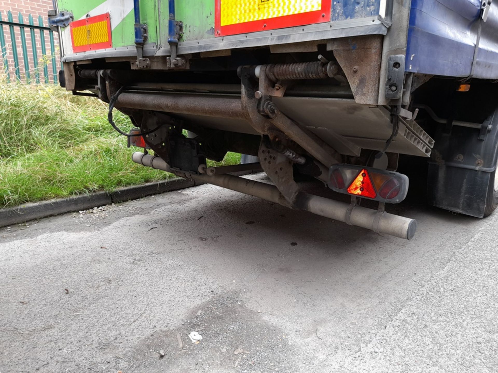 SDC 44' triaxle curtain side trailer with barn doo - Image 10 of 15