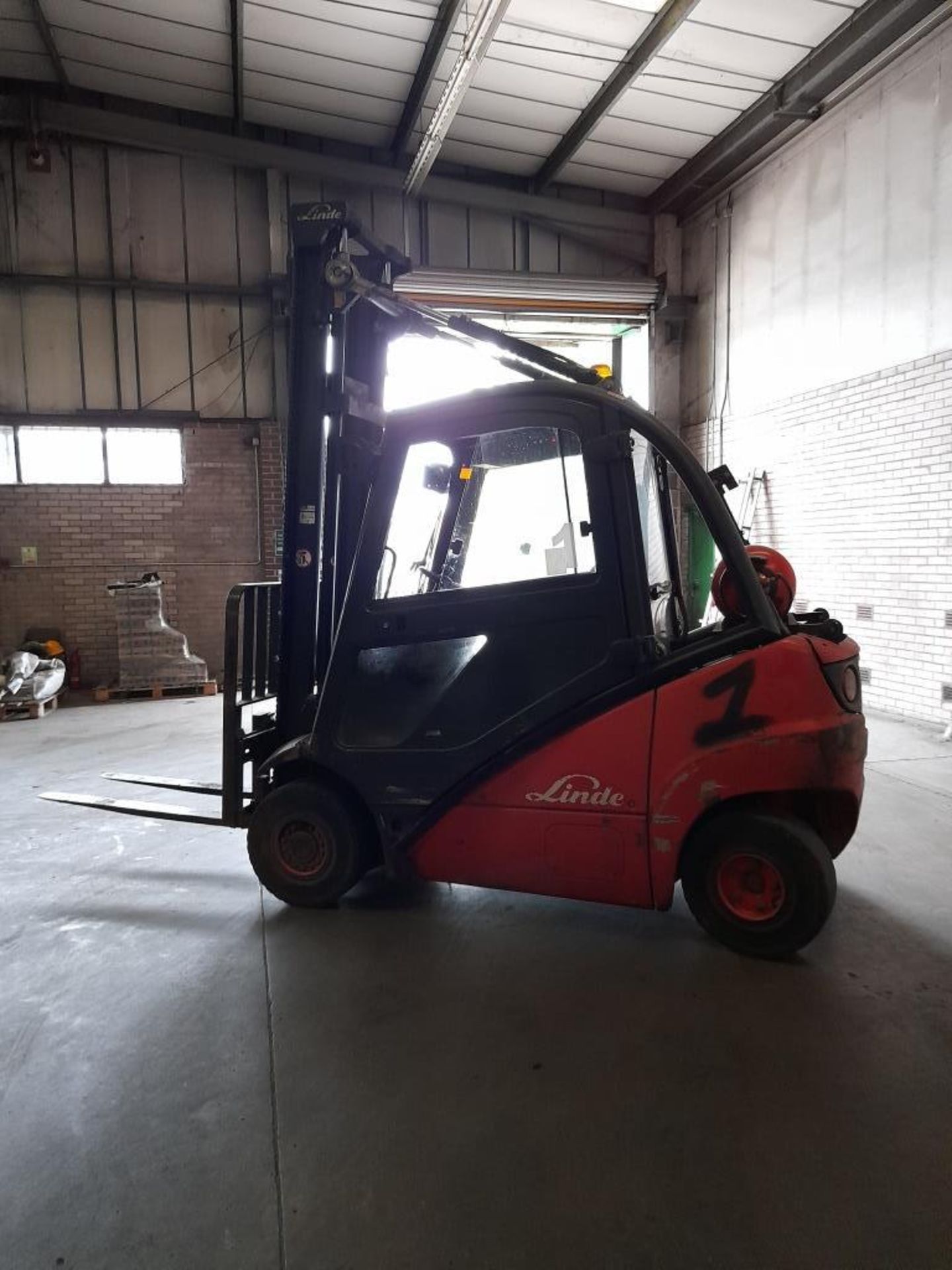 Linde H20 2,000kg gas Forklift Truck, S/N H2X392S03758, year 2005, thorough examination 11/06/22 - Image 9 of 10