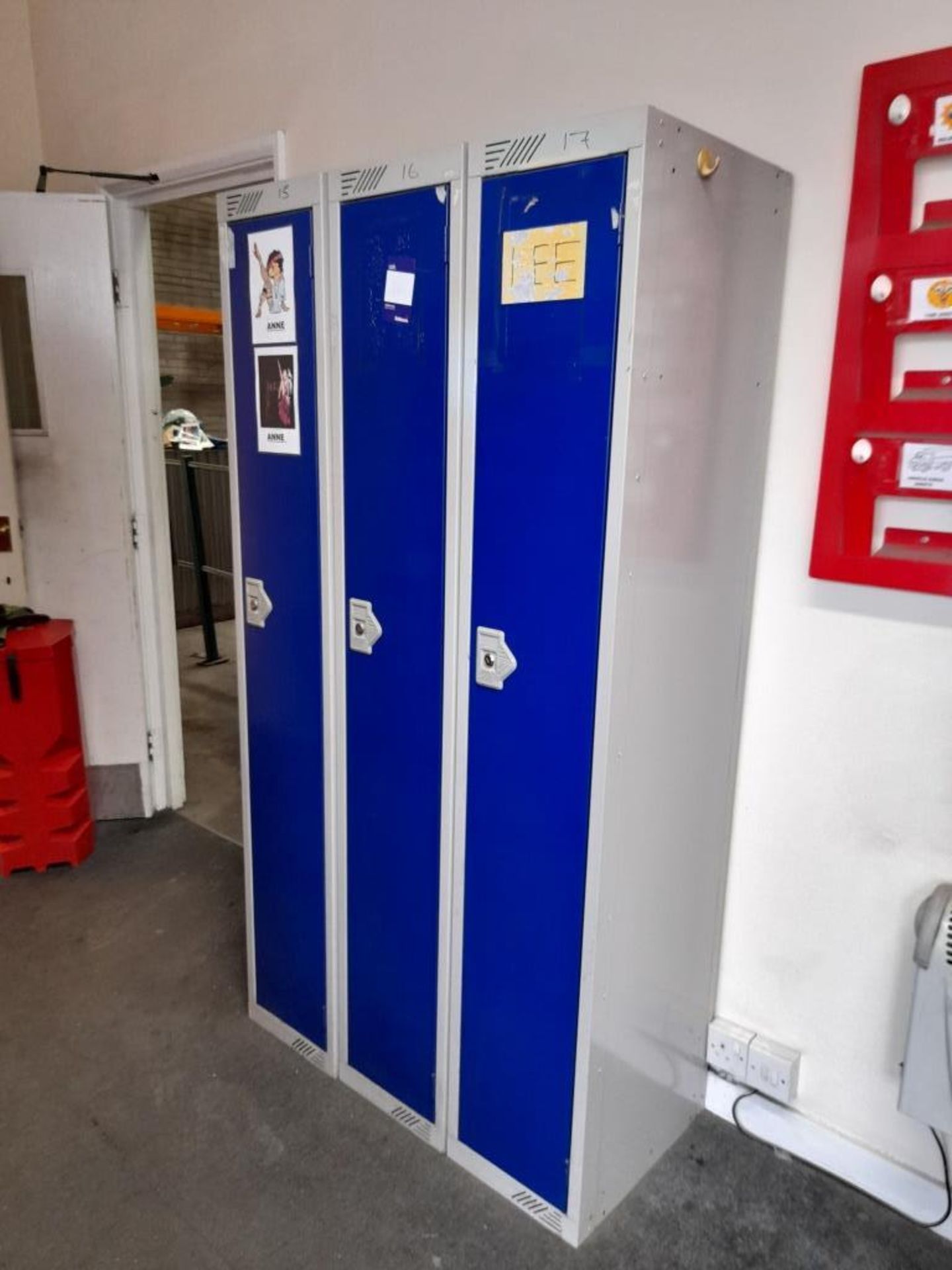 10 – single door lockers