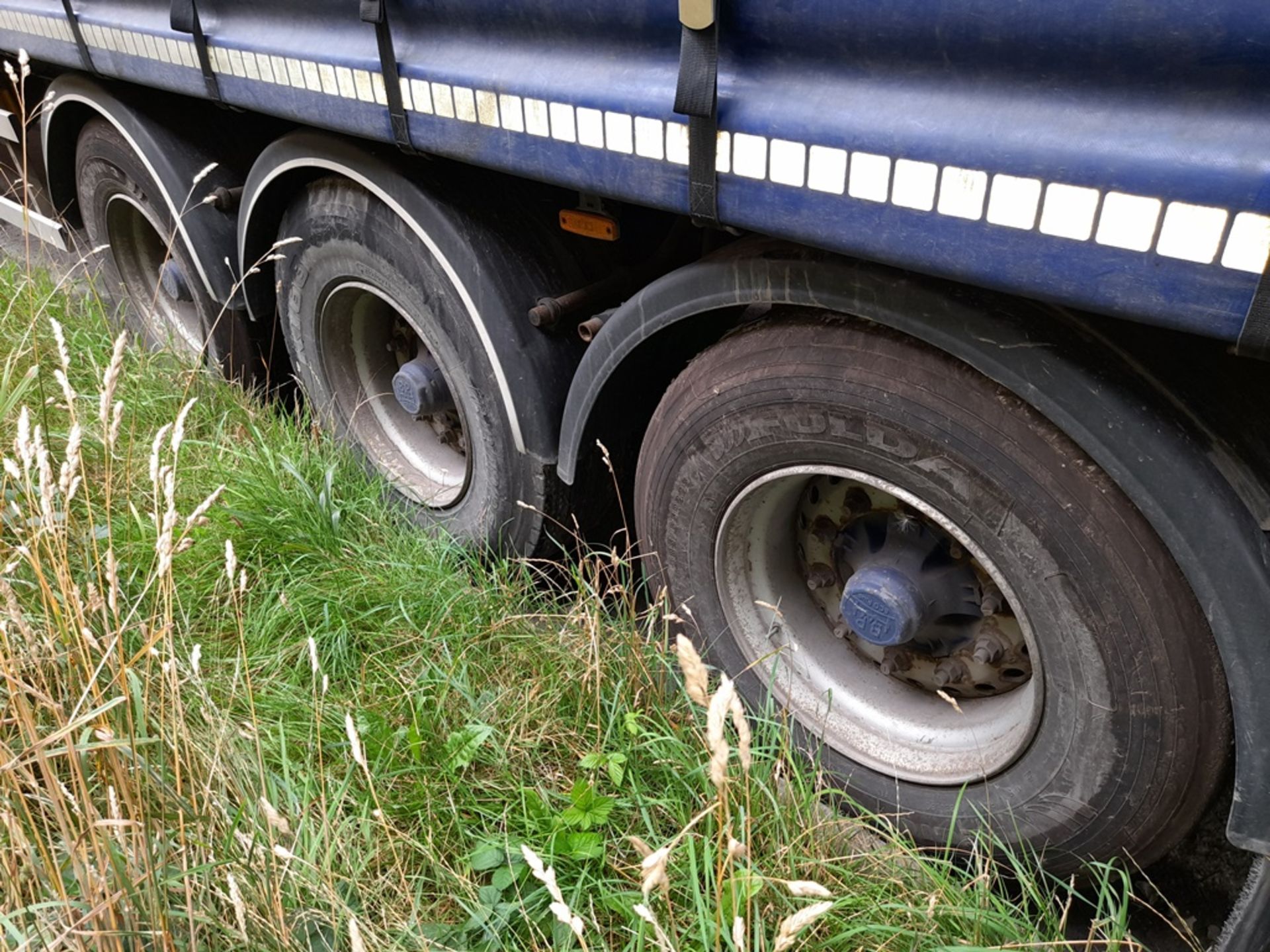 SDC 44' triaxle curtain side trailer with barn doo - Image 11 of 13