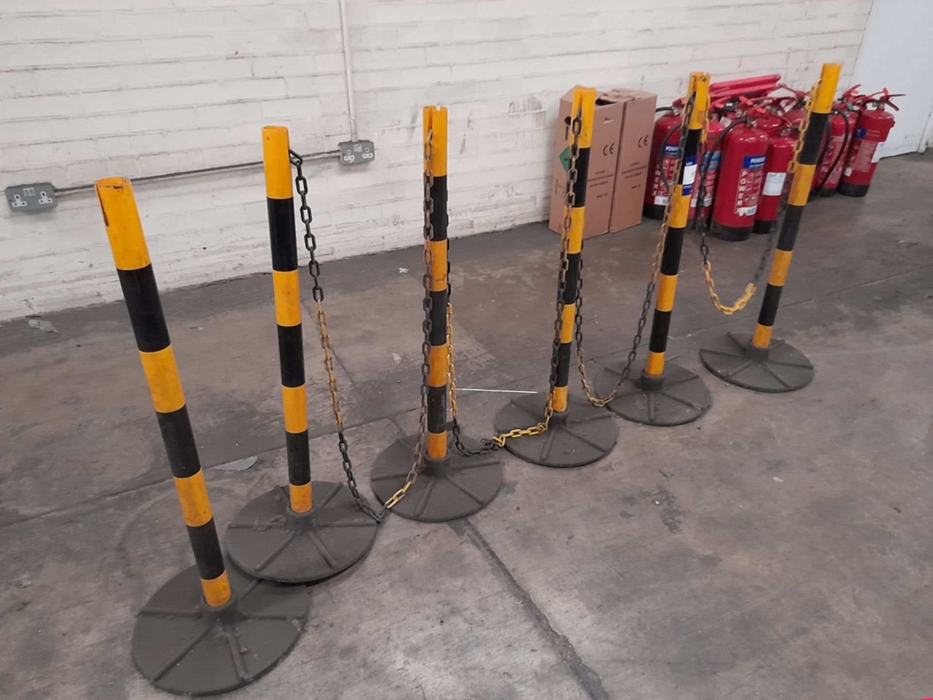 Quantity of safety barrier – circa 6 posts & 1 chain