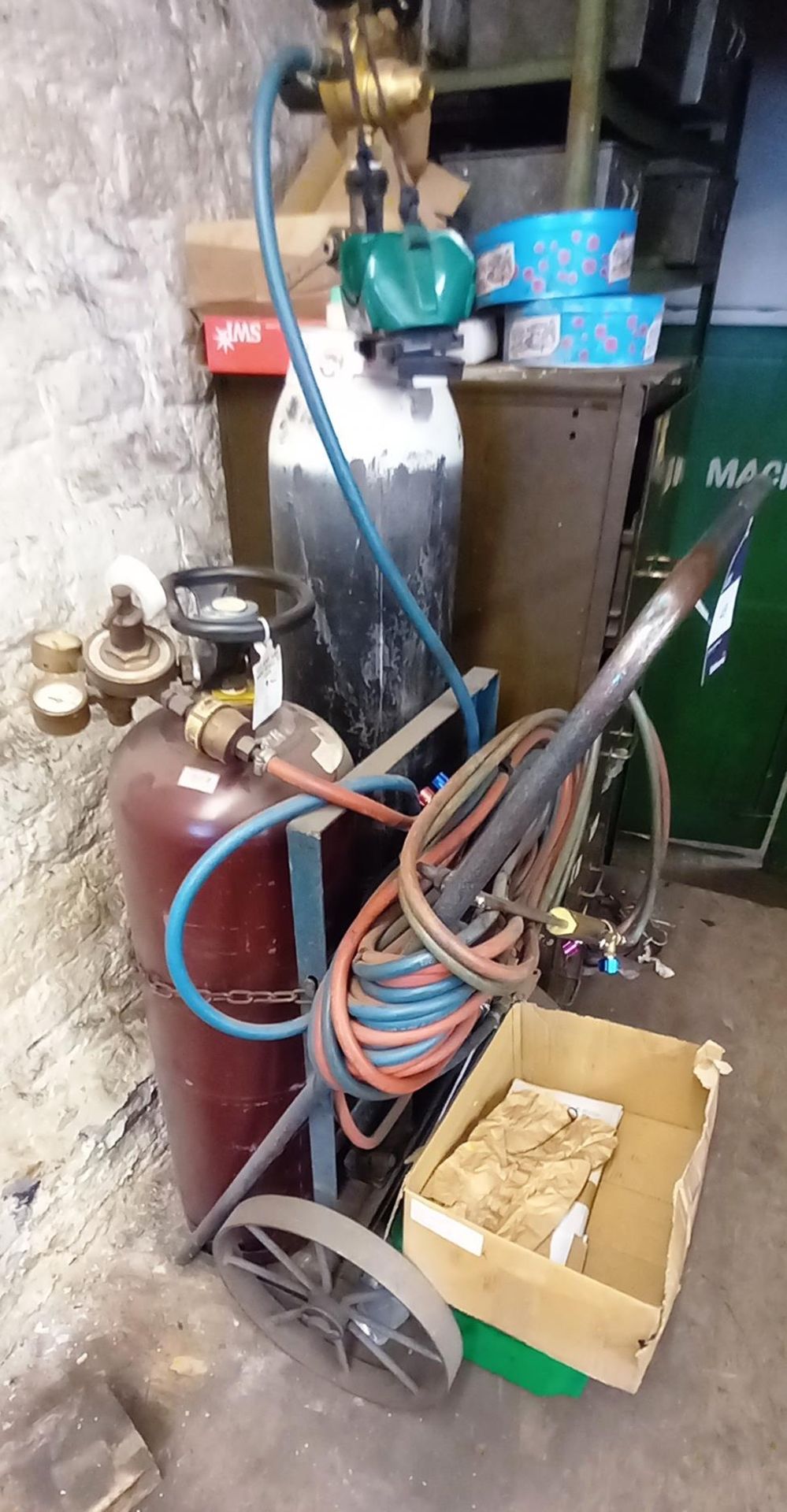 Oxy Acetylene Burning Torch with Hoses, Gauge's and Cart (Bottle not Included) - Image 2 of 2