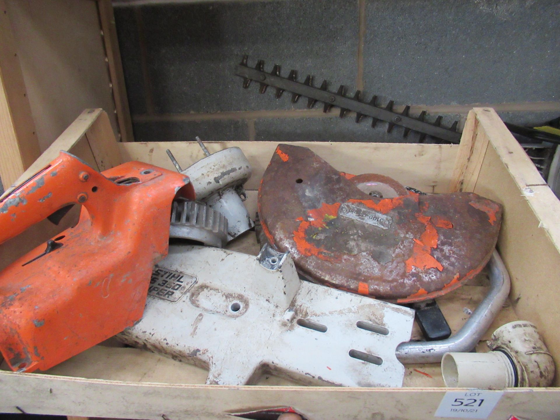 A Stihl 020 AV super hedge cutter s/r and various stone cutter spares - Image 3 of 3