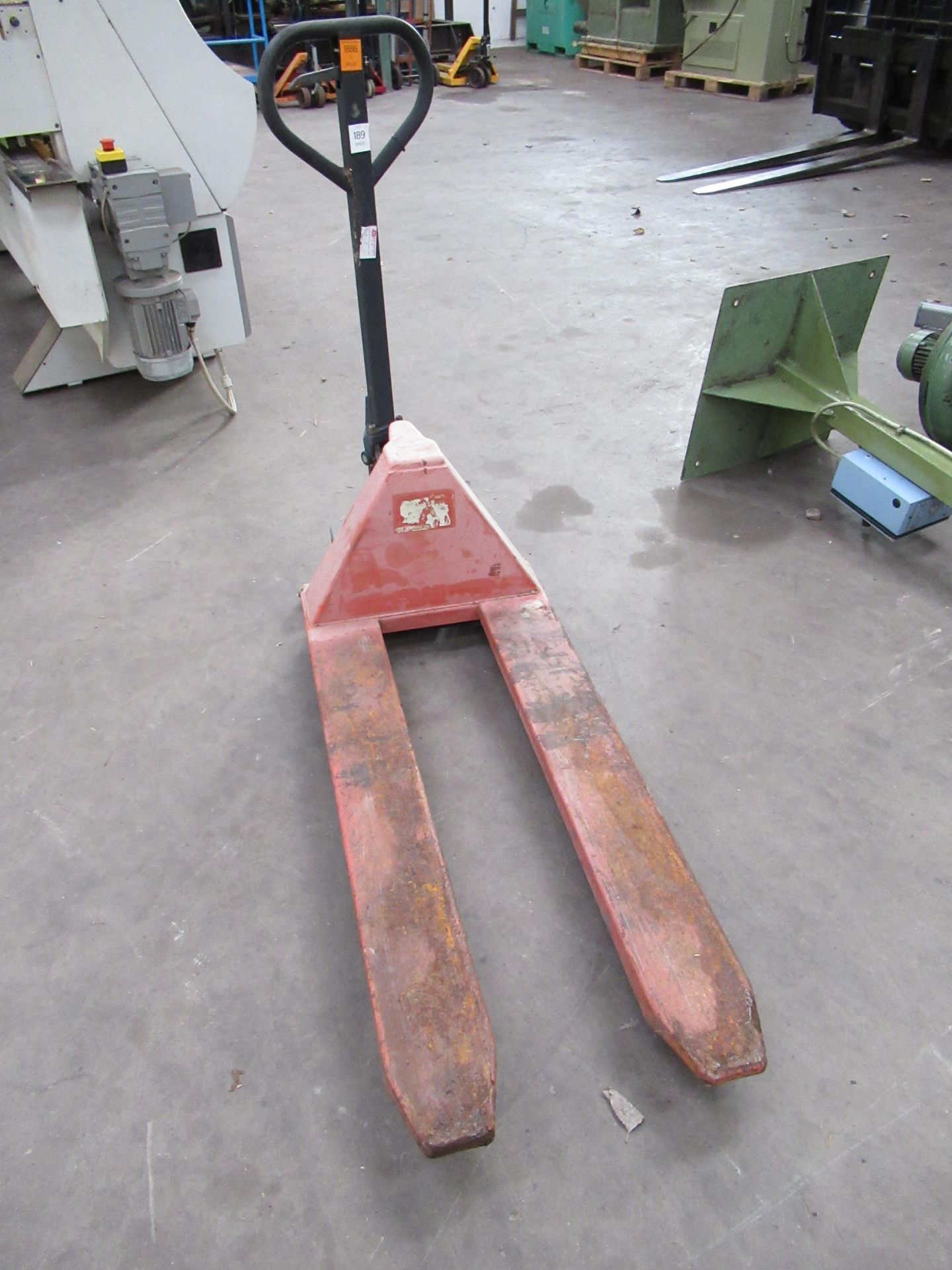 Unbranded pallet truck (capacity unknown)