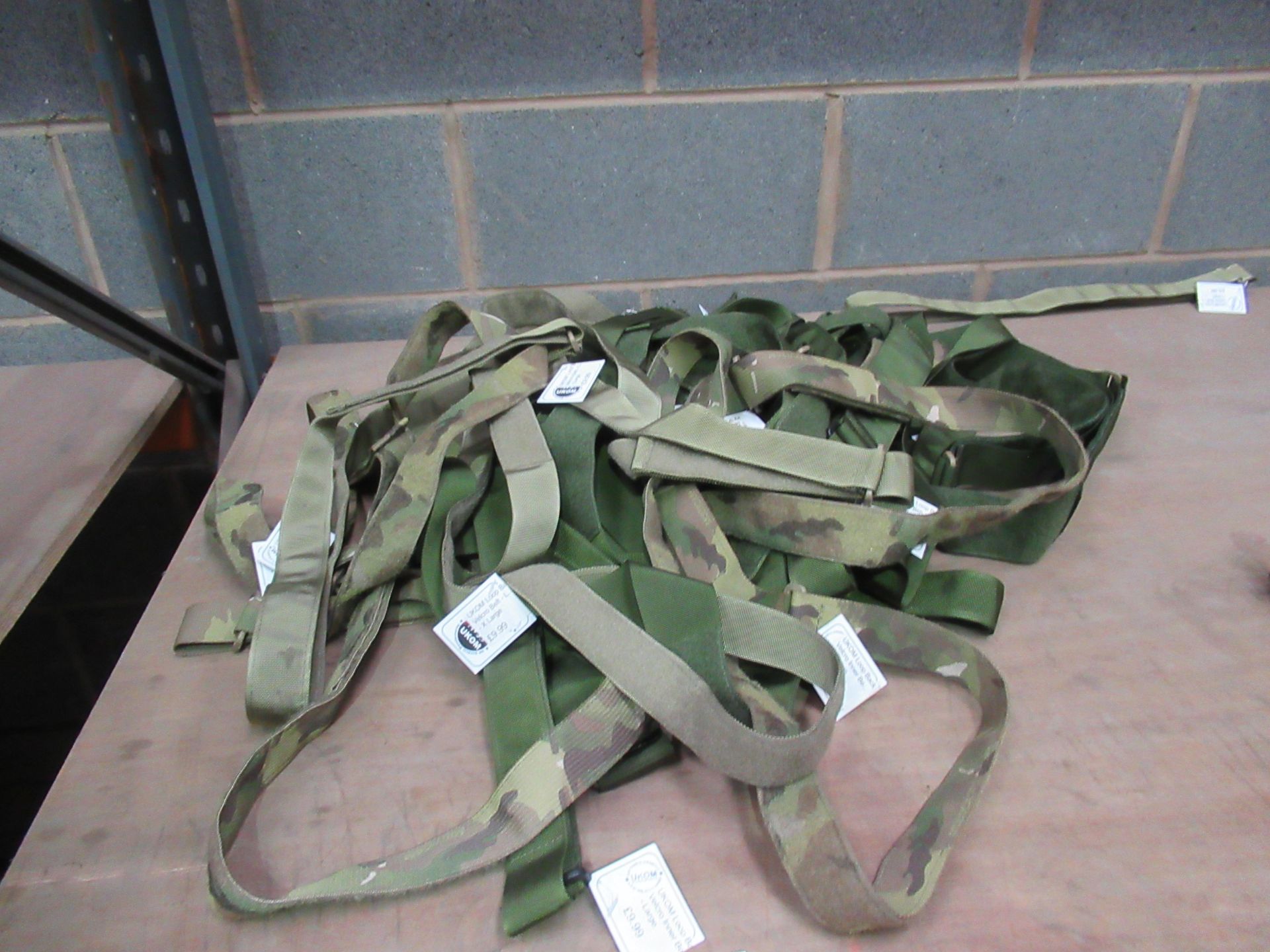 A qty of loop back military style velcro belts and a hunter gun bag - Image 3 of 3