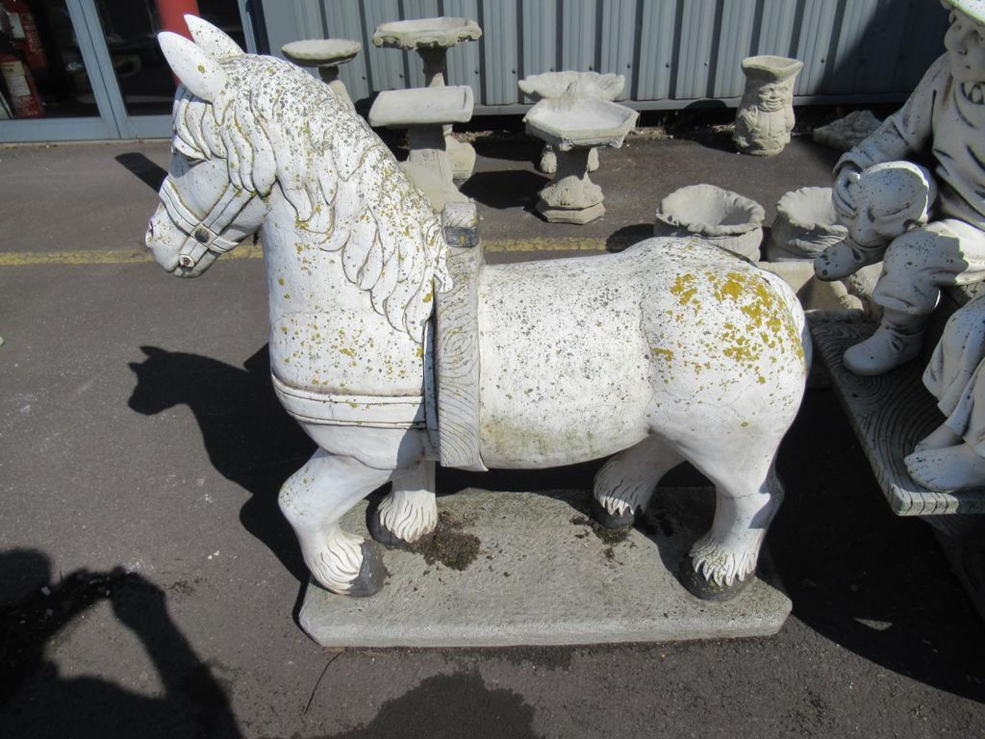 Border stone horse and cart garden ornament - Image 3 of 10